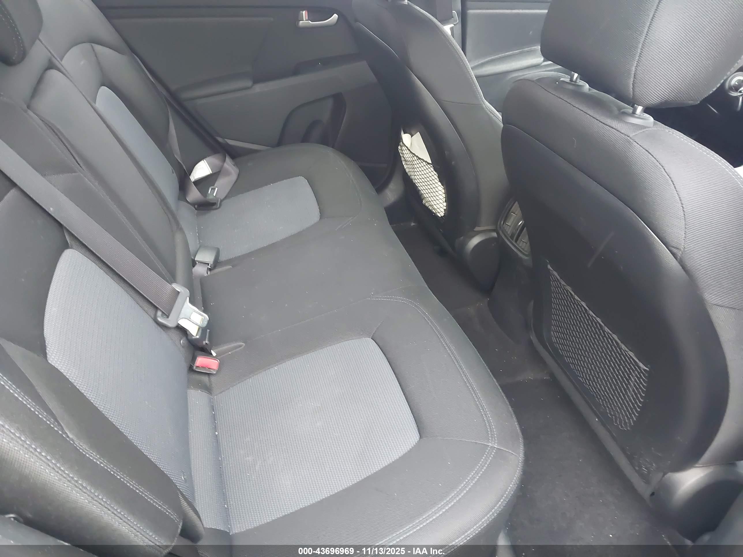 KIA SPORTAGE image 8