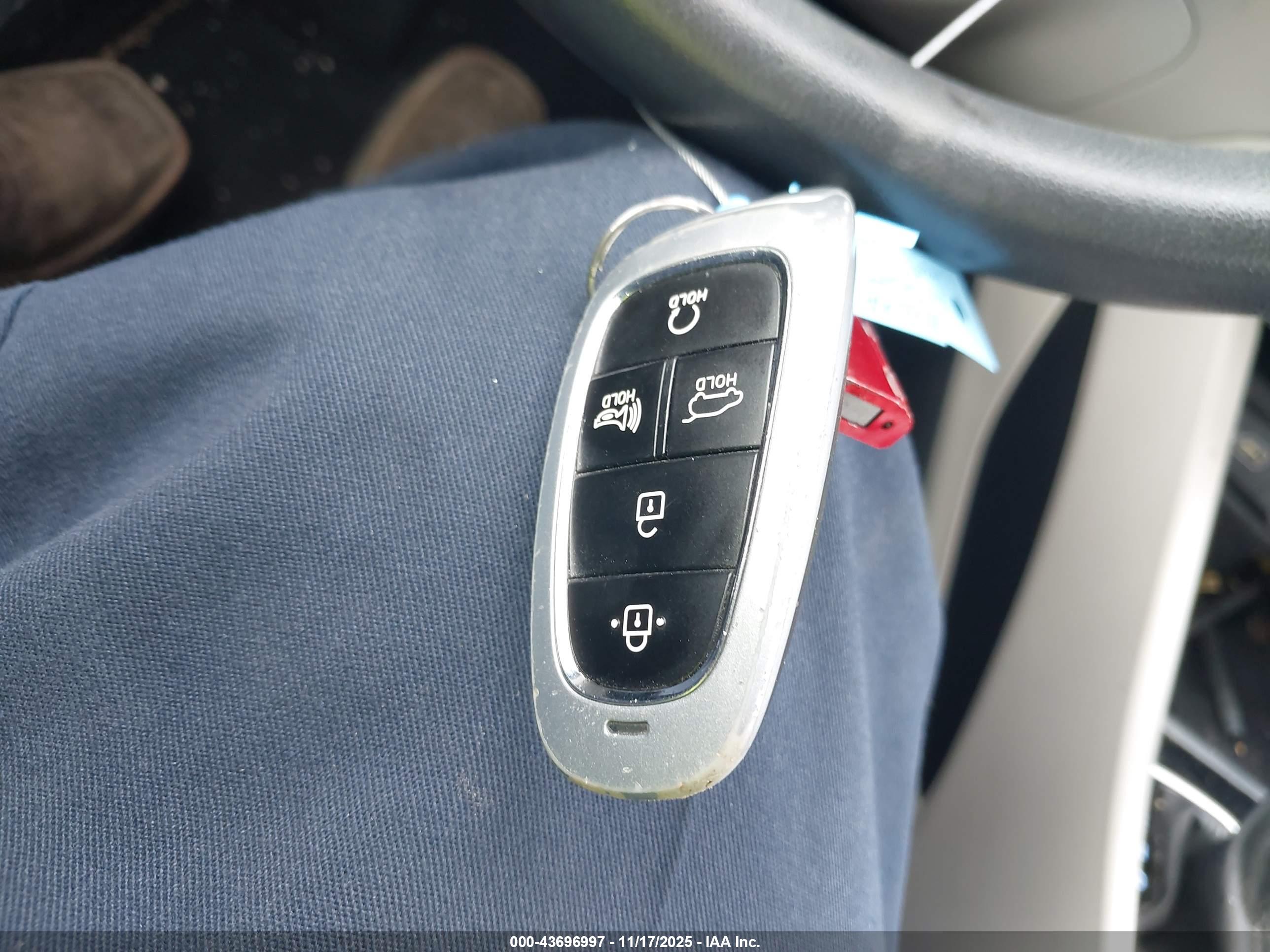 HYUNDAI TUCSON image 11