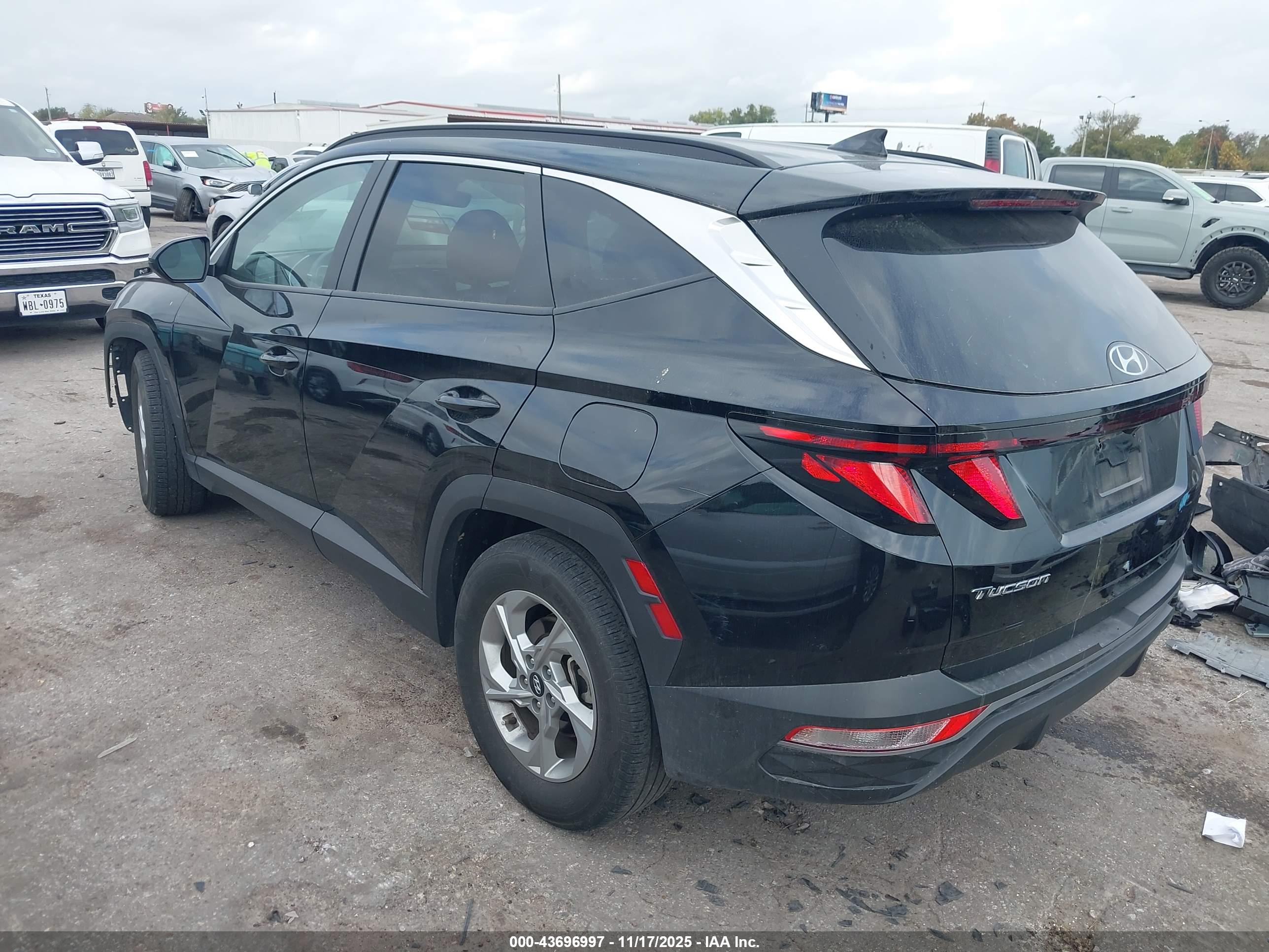 HYUNDAI TUCSON image 3