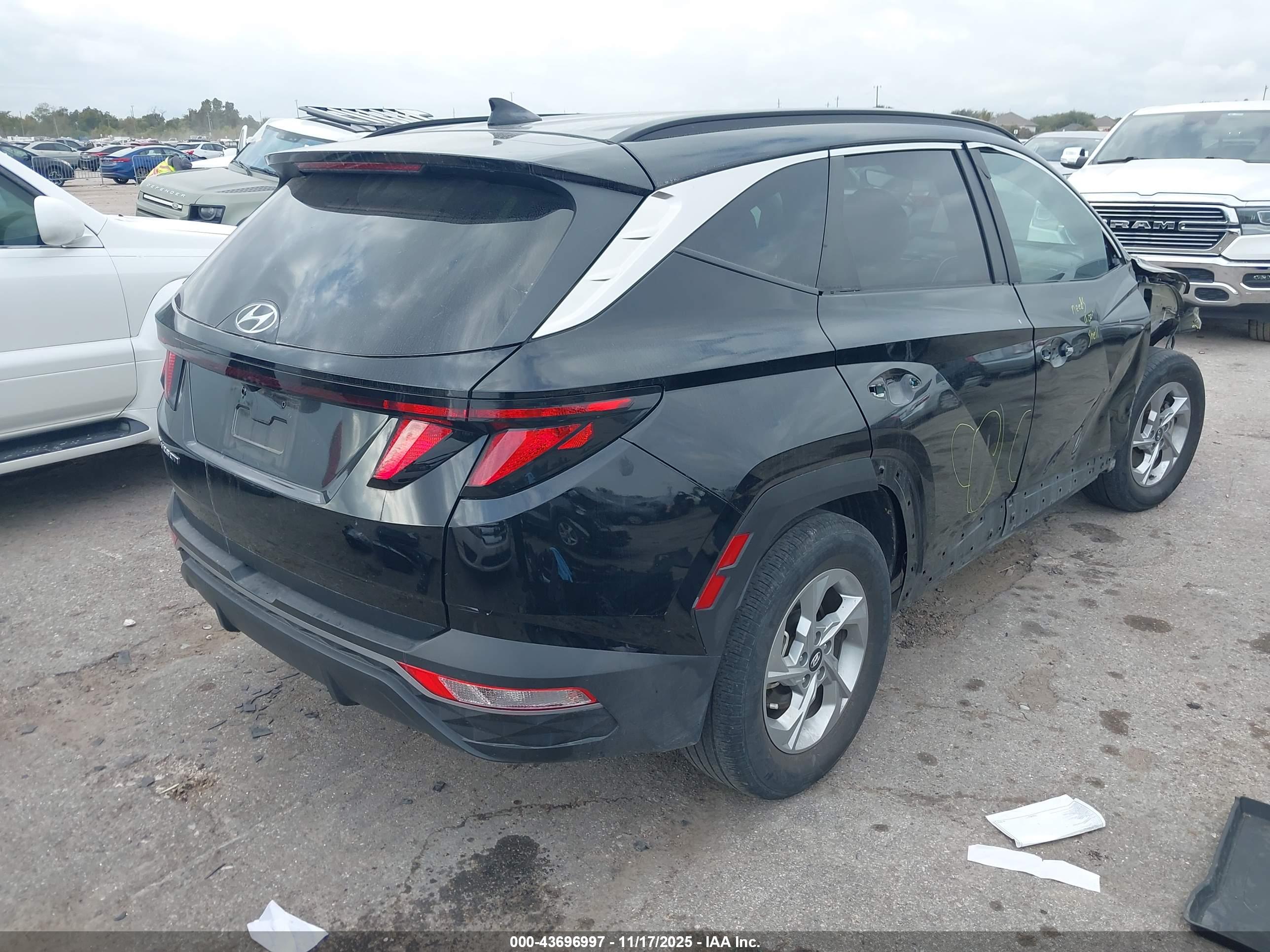 HYUNDAI TUCSON image 4