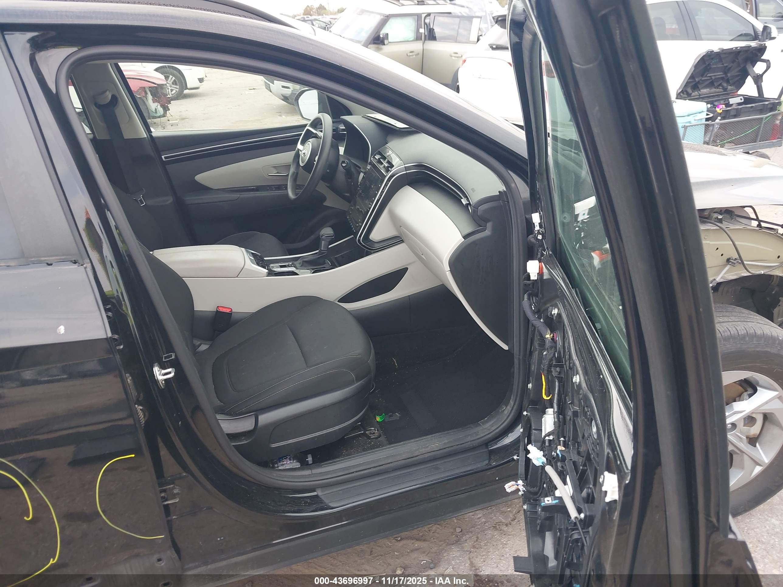 HYUNDAI TUCSON image 5