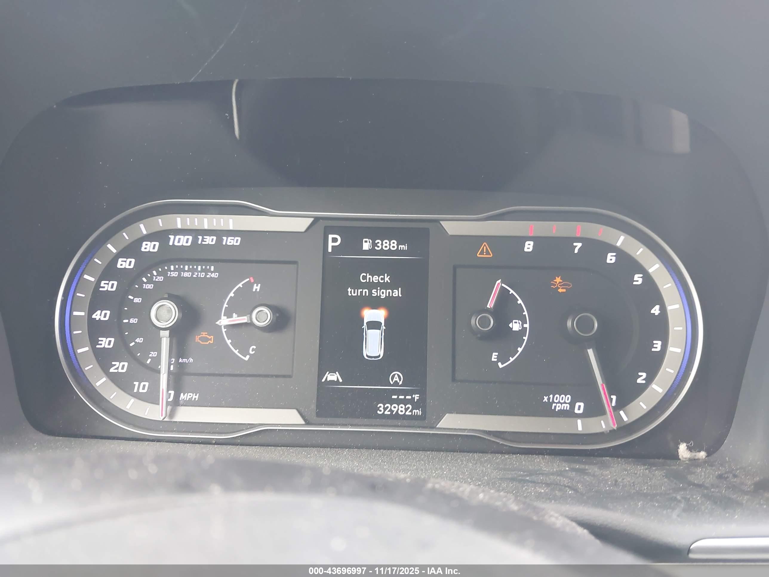HYUNDAI TUCSON image 7