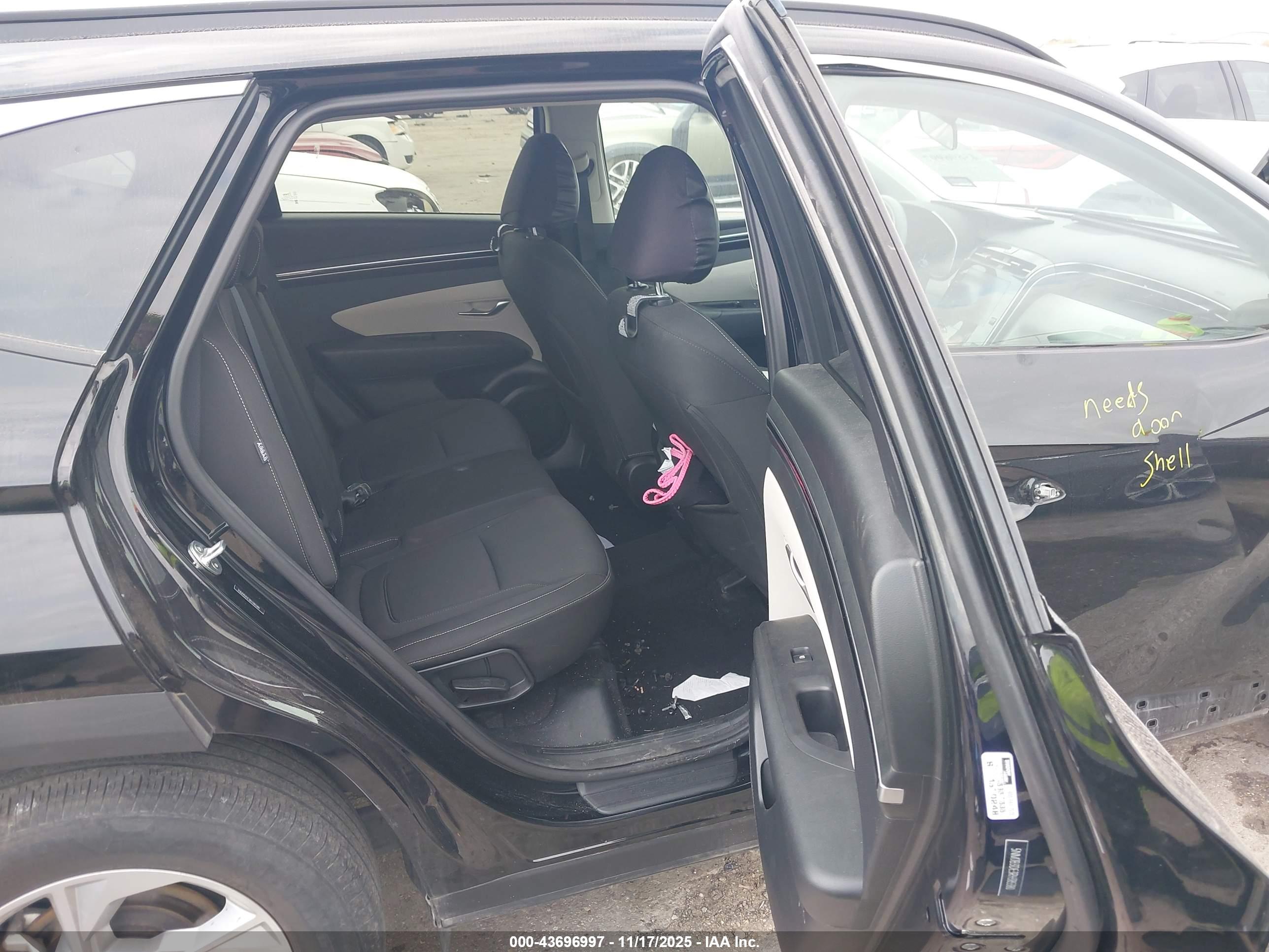 HYUNDAI TUCSON image 8