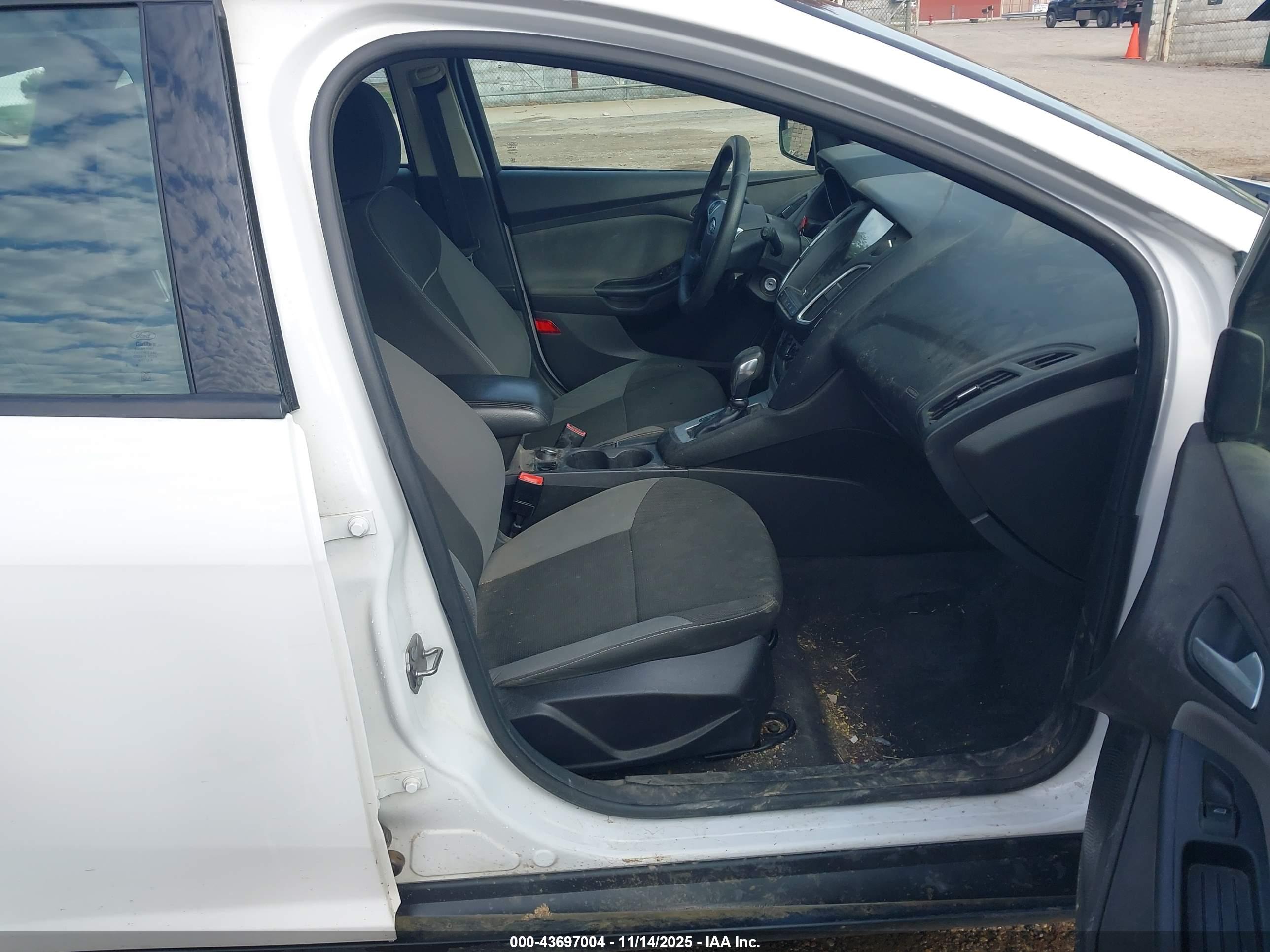 FORD FOCUS image 5