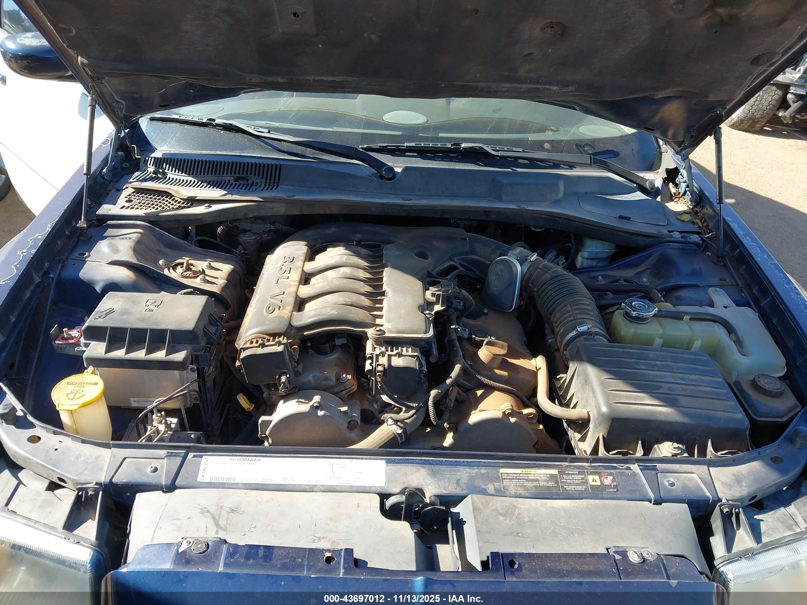CHRYSLER 300 image 10