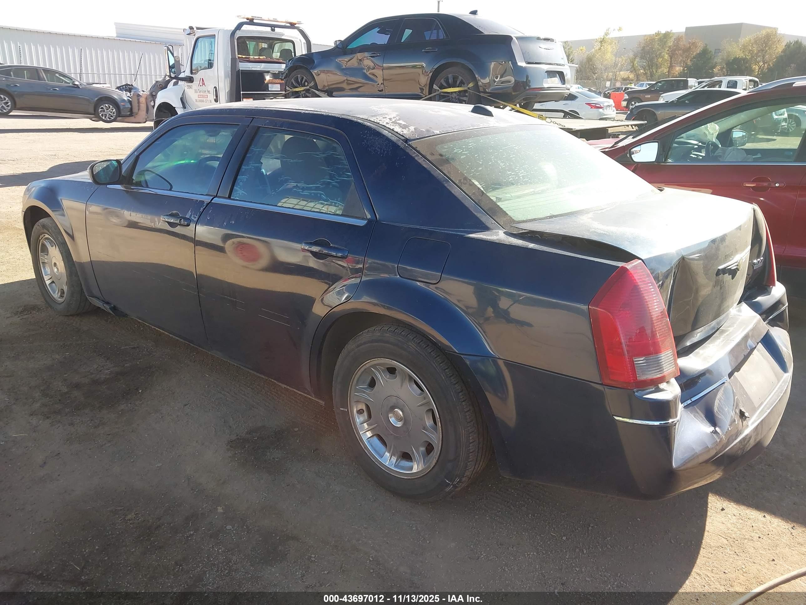 CHRYSLER 300 image 3
