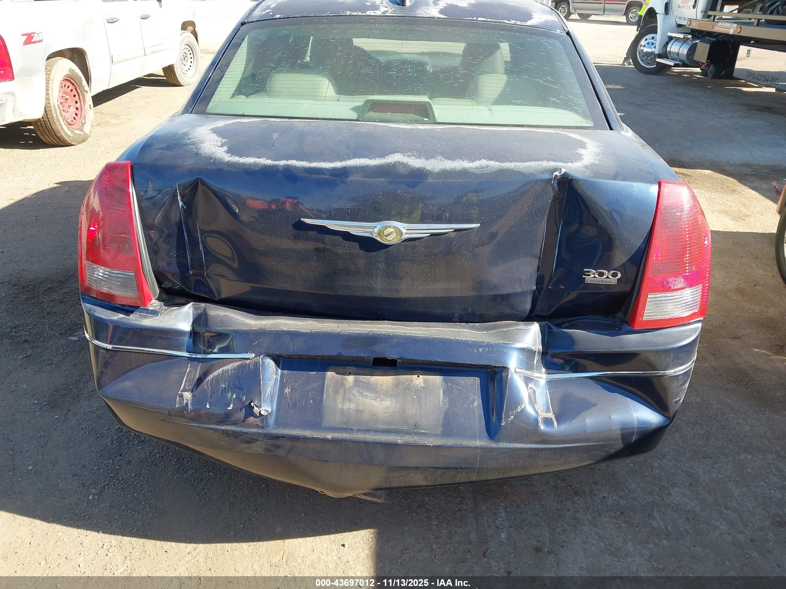 CHRYSLER 300 image 6