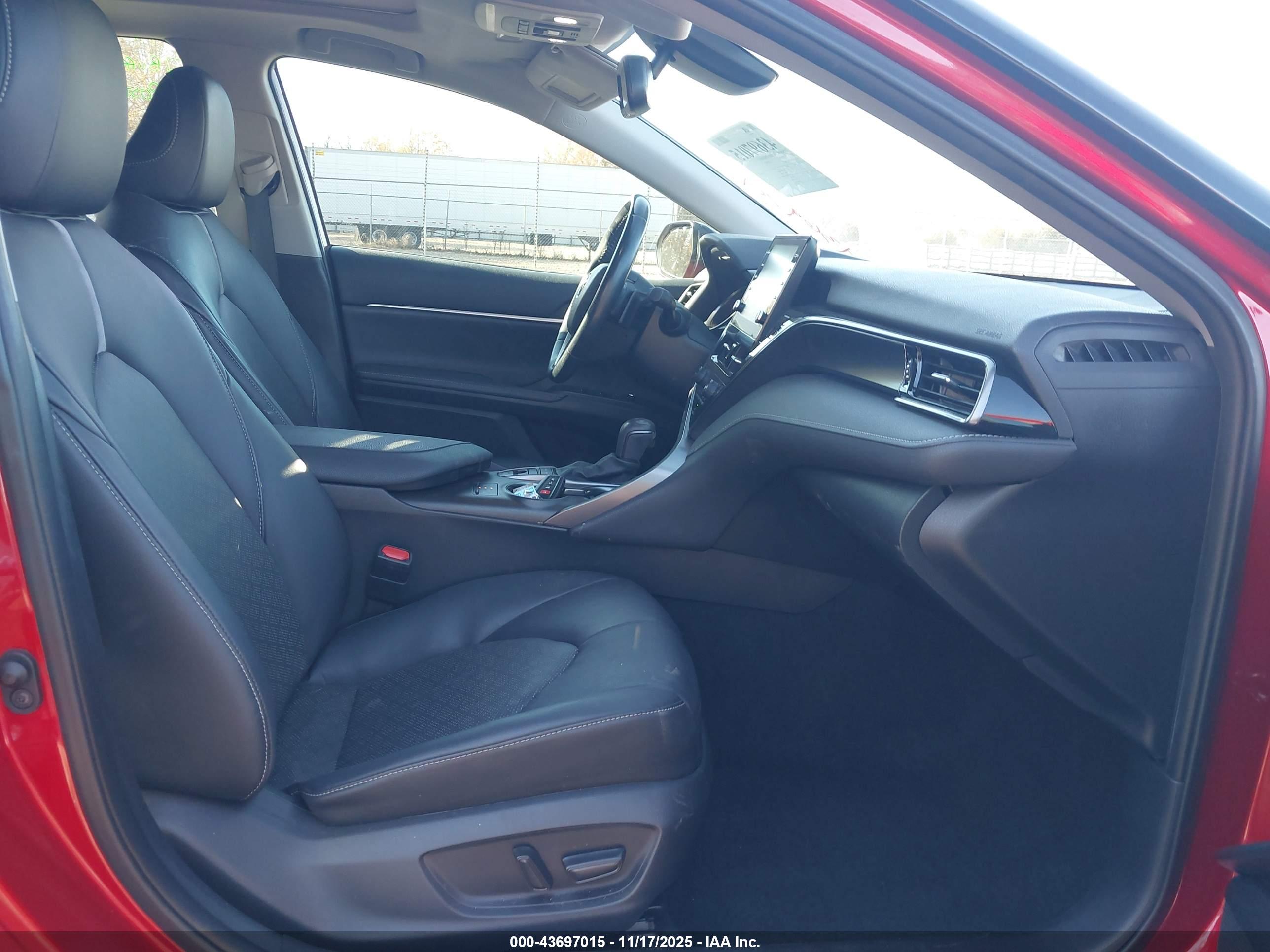 TOYOTA CAMRY image 5
