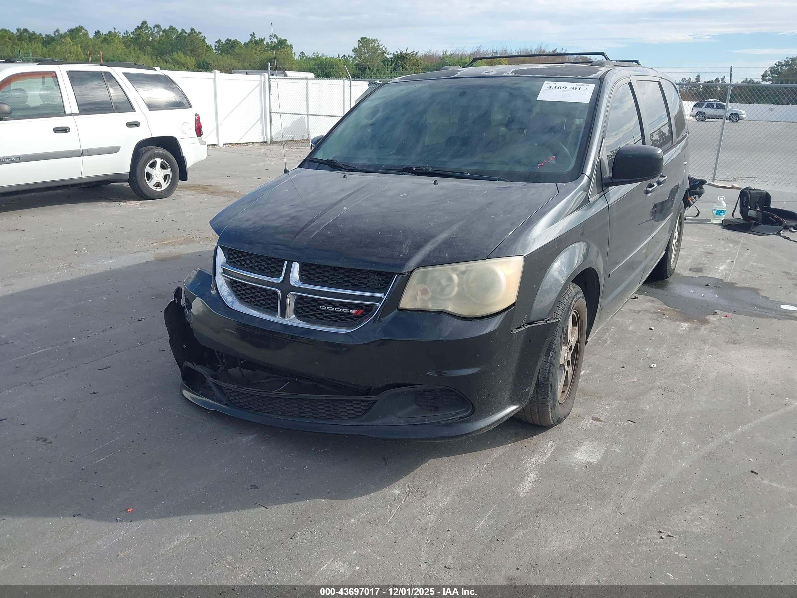 DODGE GRAND image 2