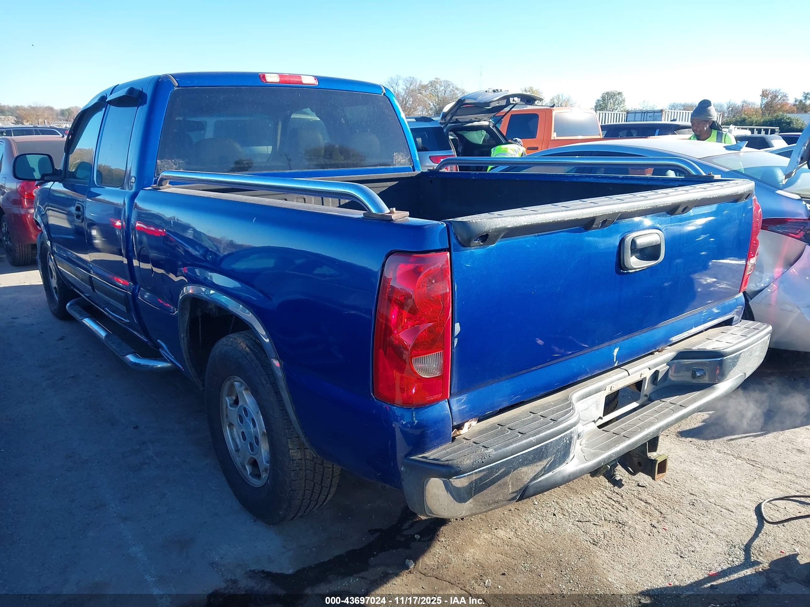 CHEVROLET SILVERADO image 3
