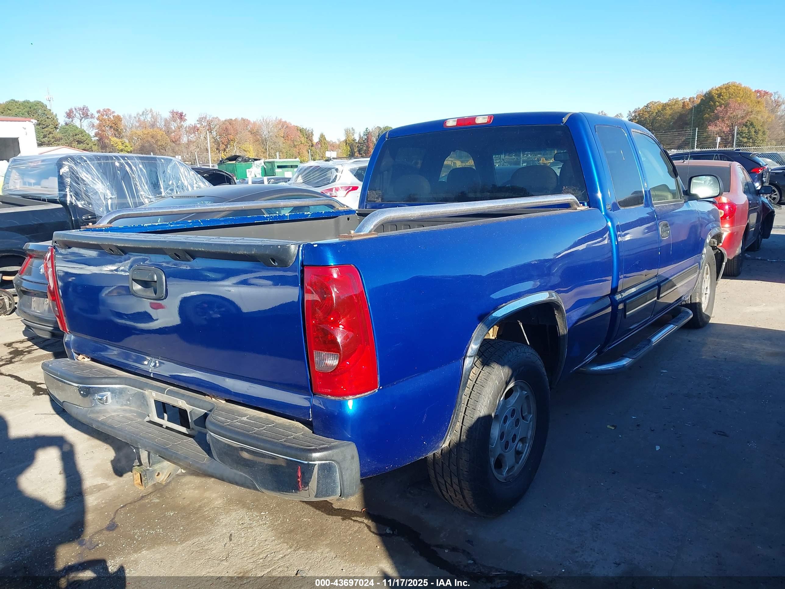 CHEVROLET SILVERADO image 4