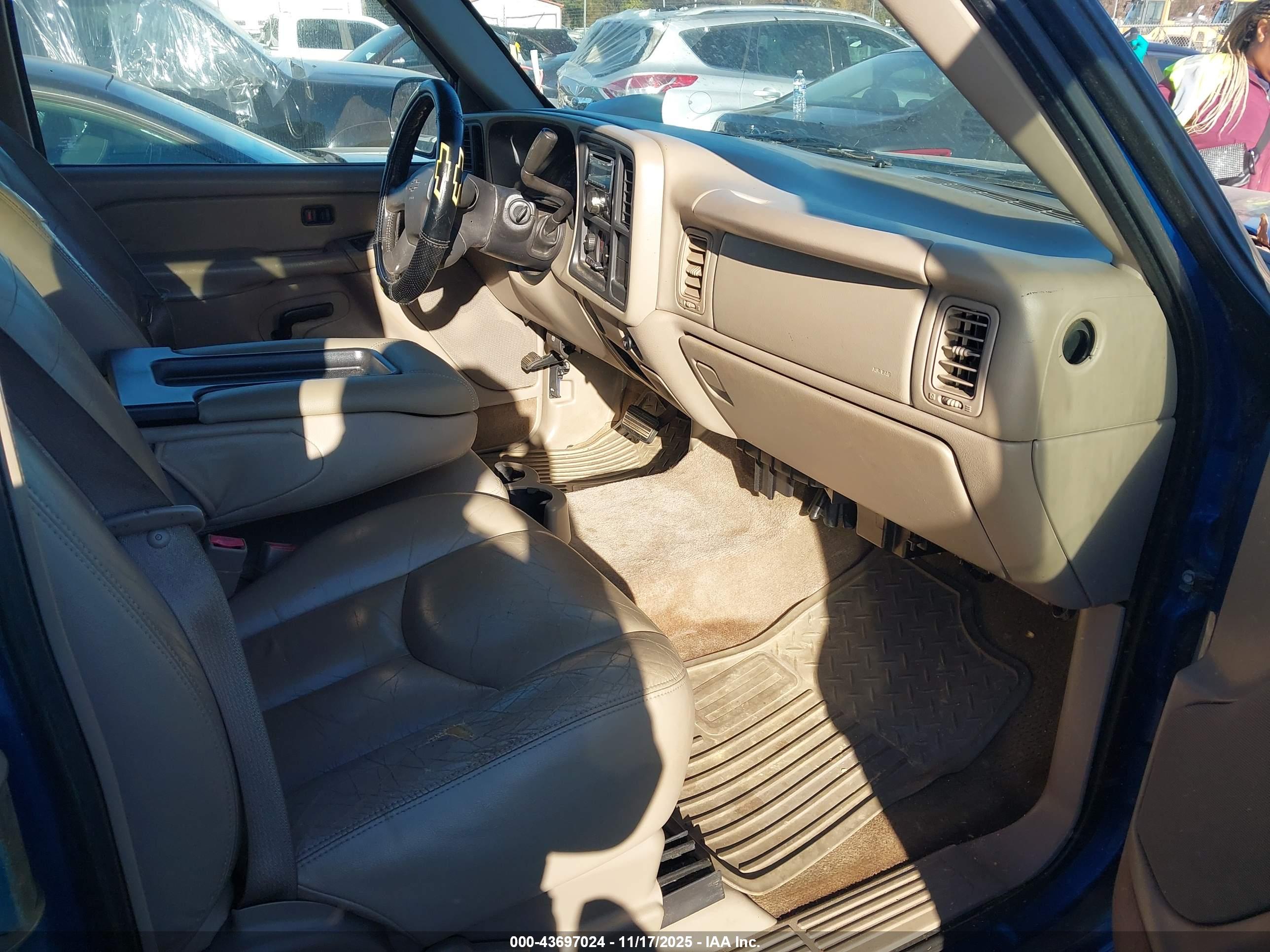 CHEVROLET SILVERADO image 5