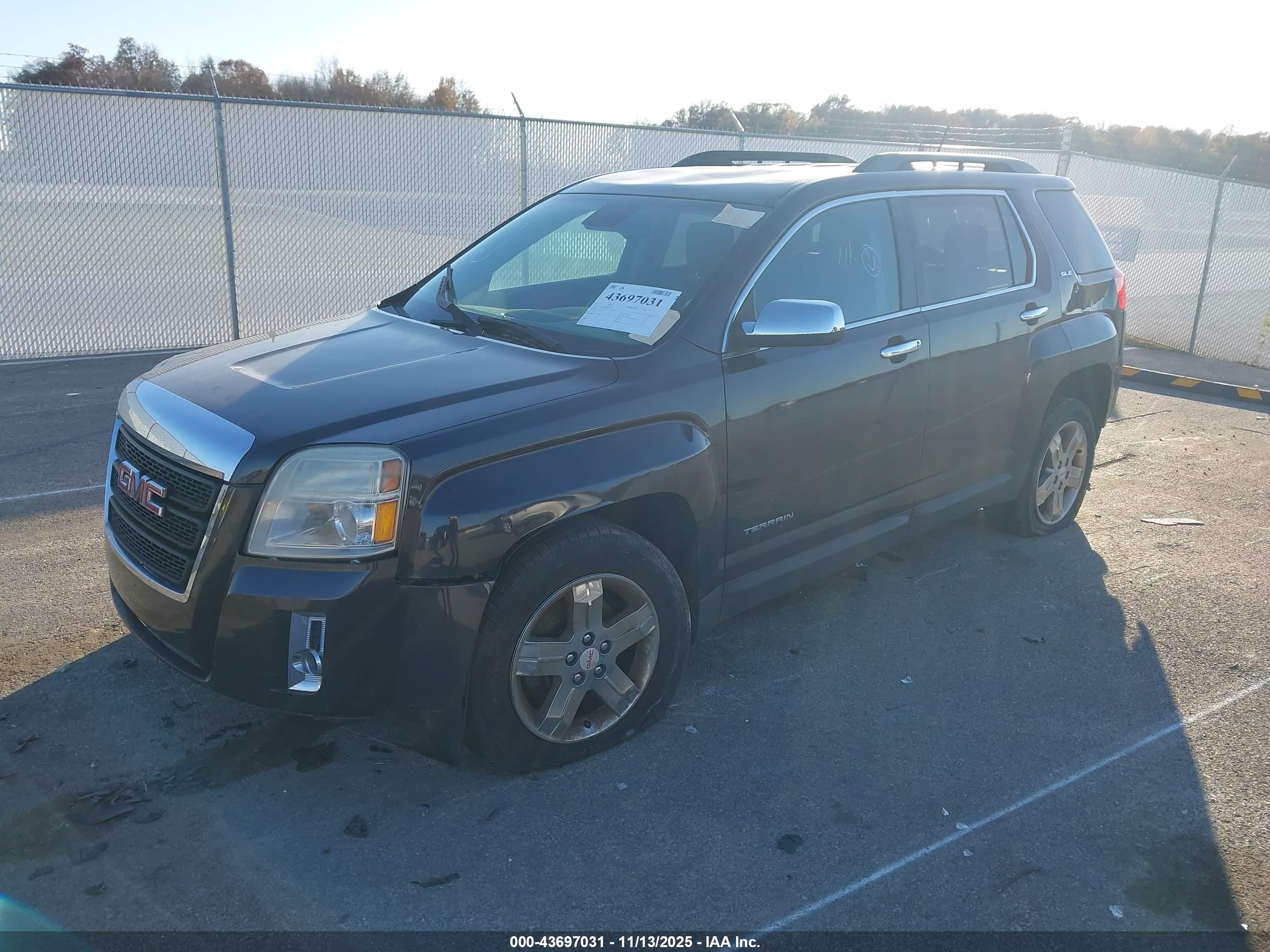 GMC TERRAIN image 2