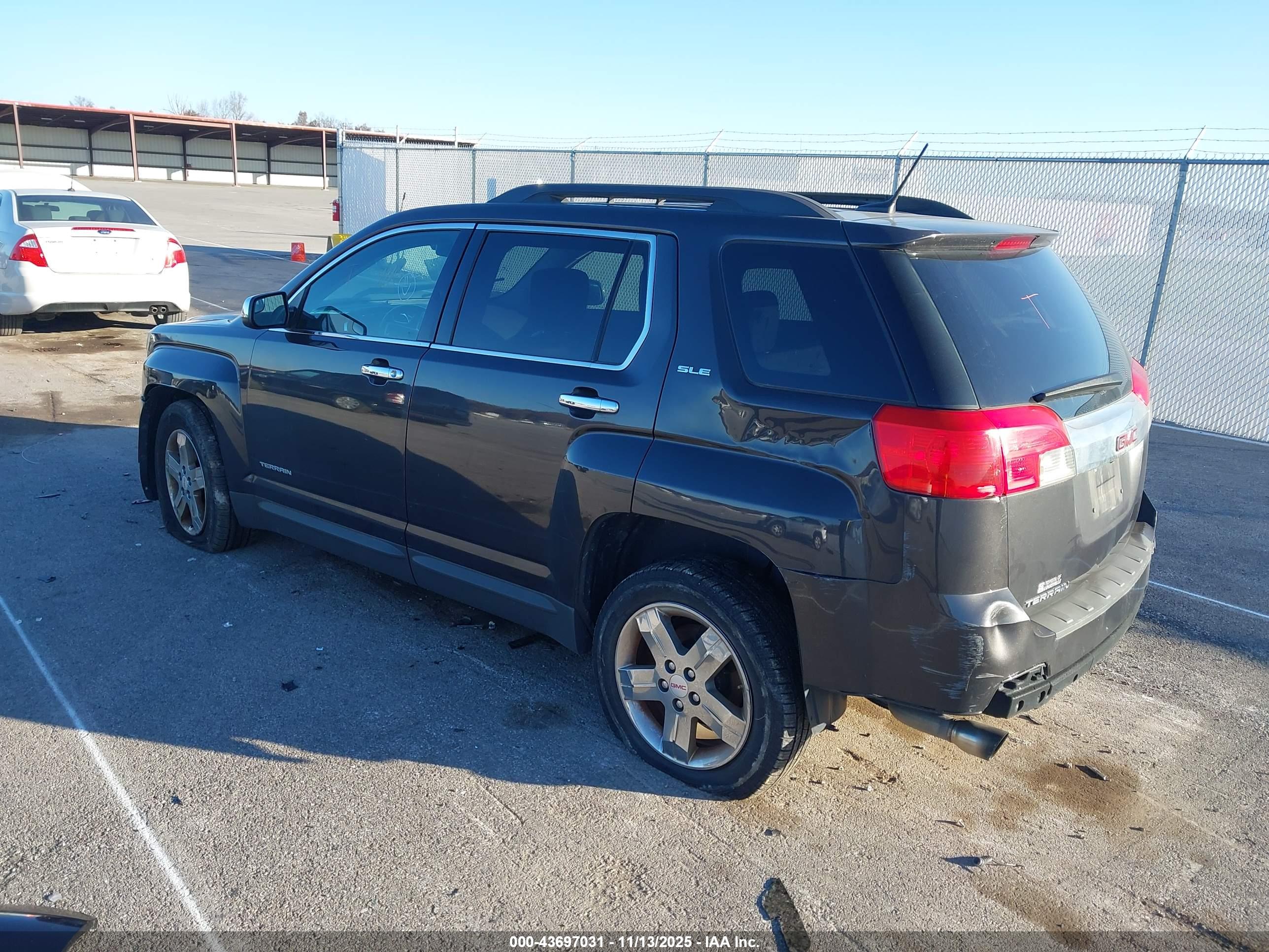 GMC TERRAIN image 3