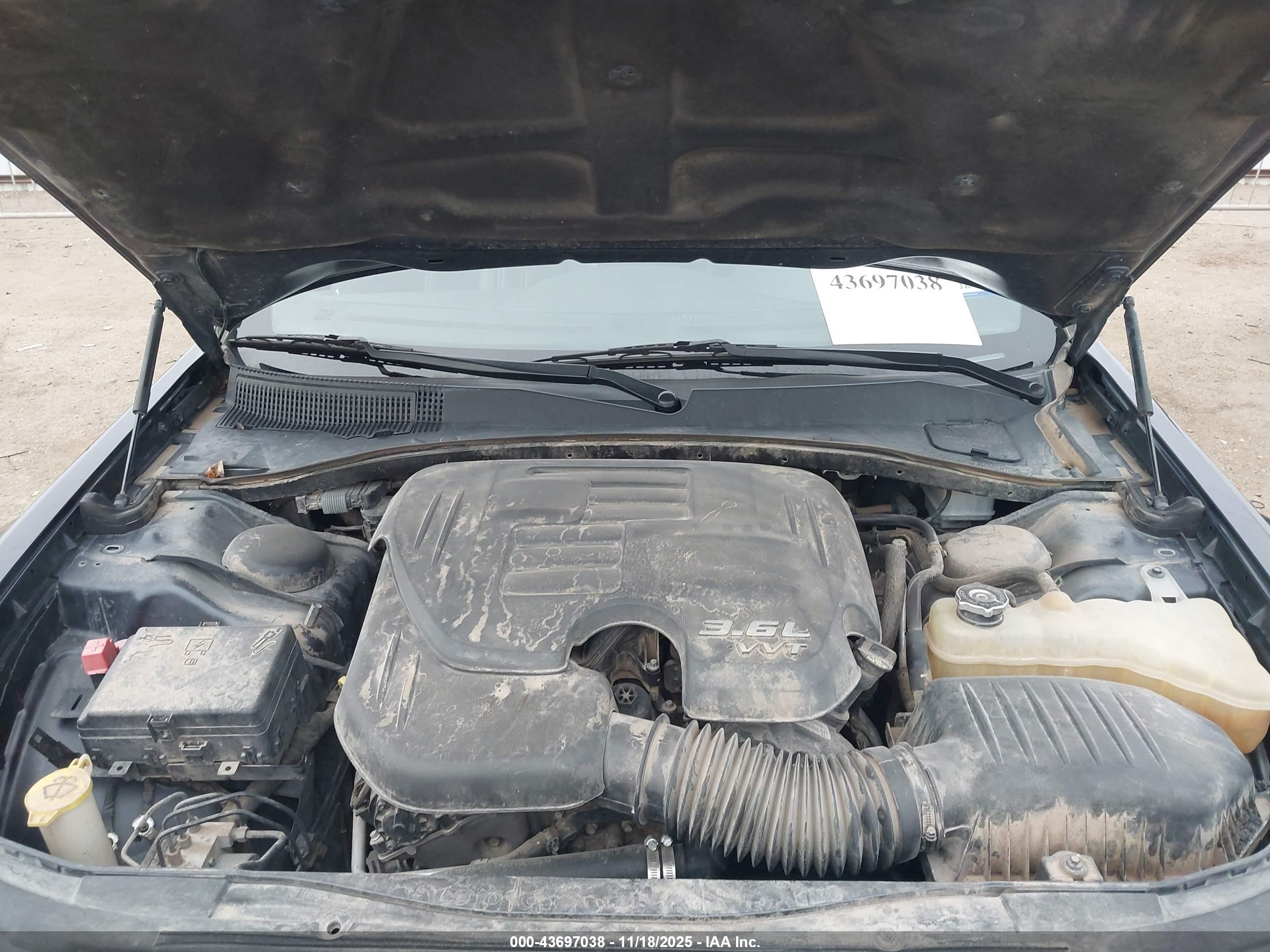 CHRYSLER 300 image 10