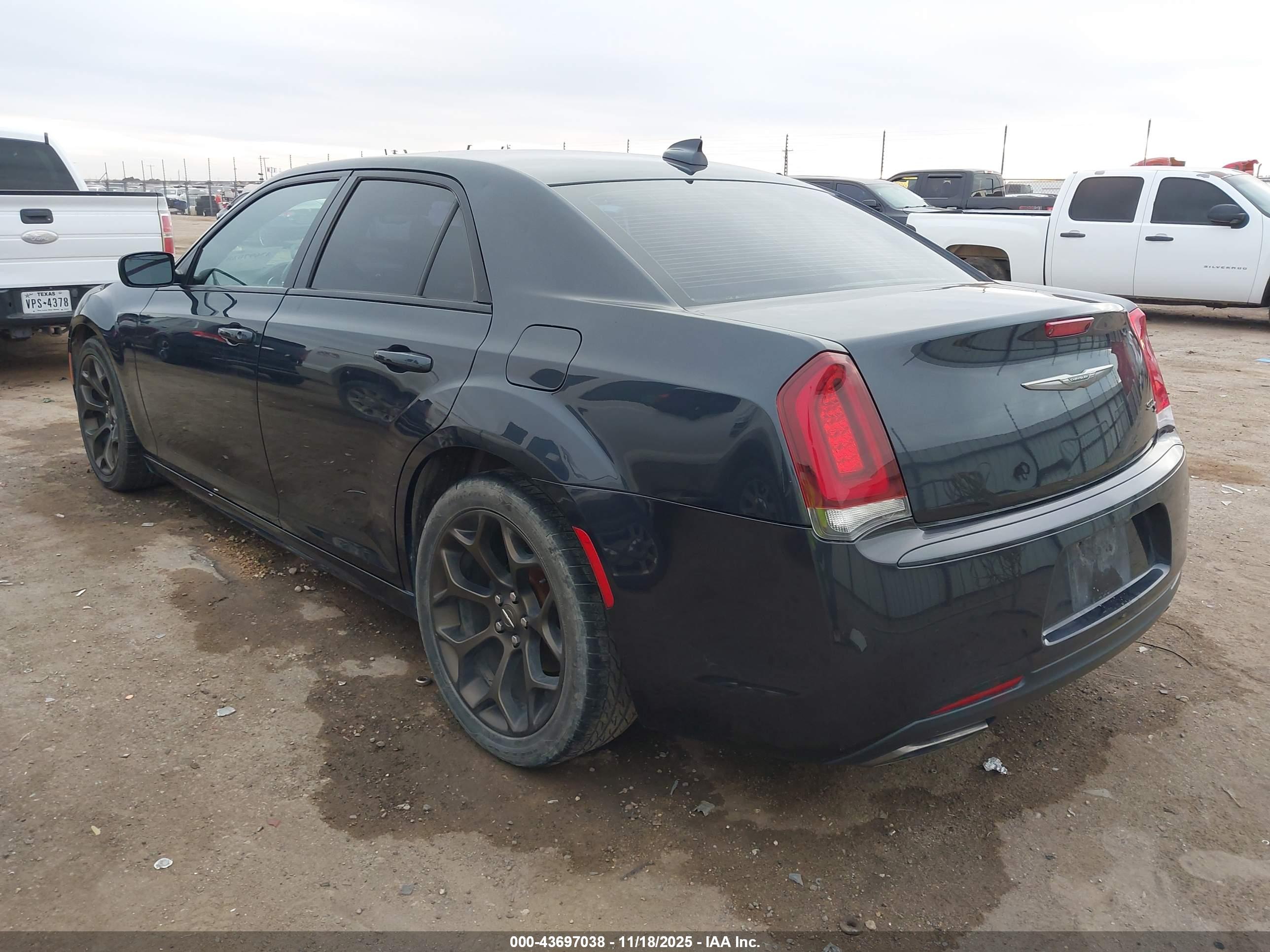 CHRYSLER 300 image 3