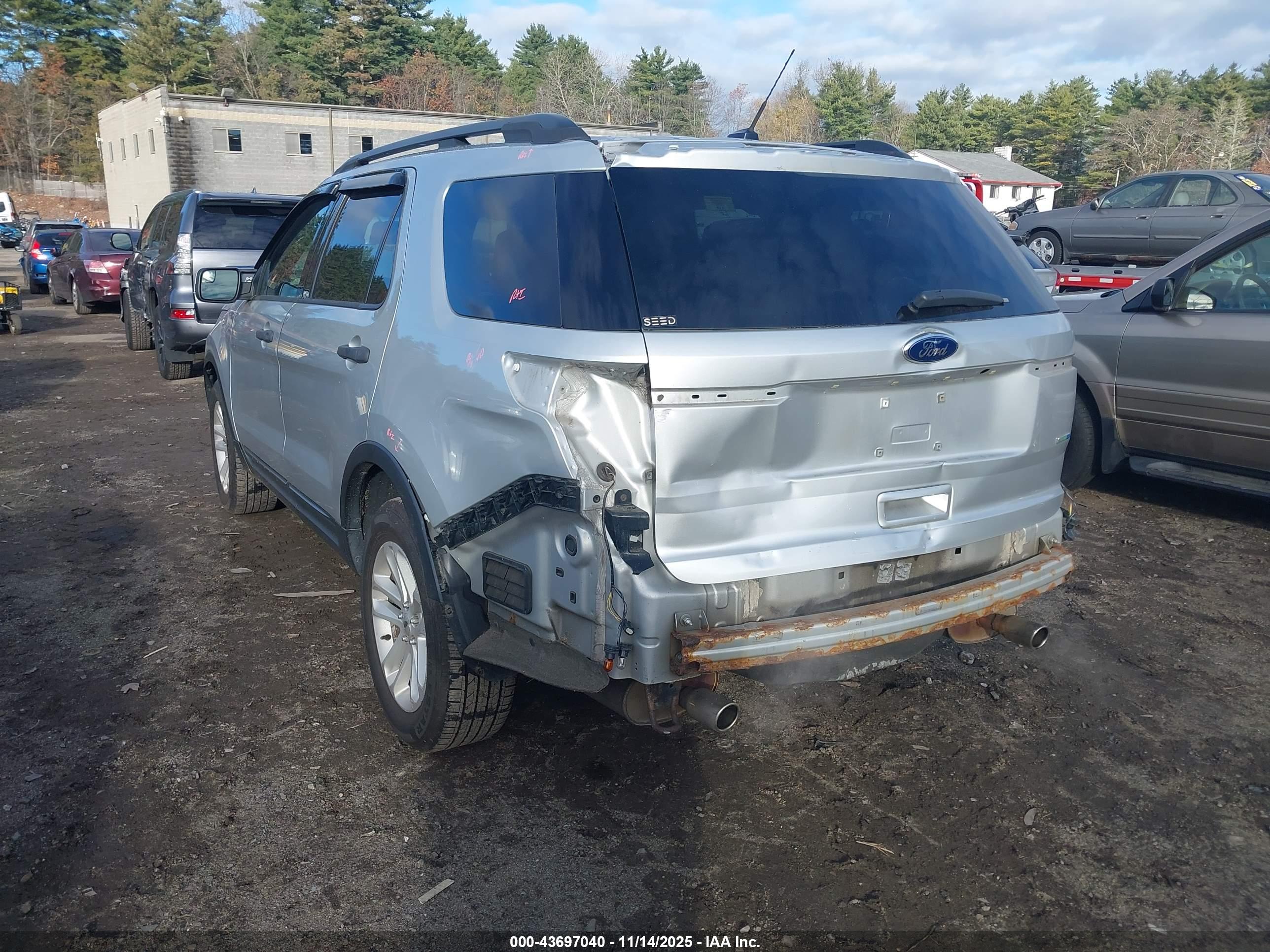 FORD EXPLORER image 3