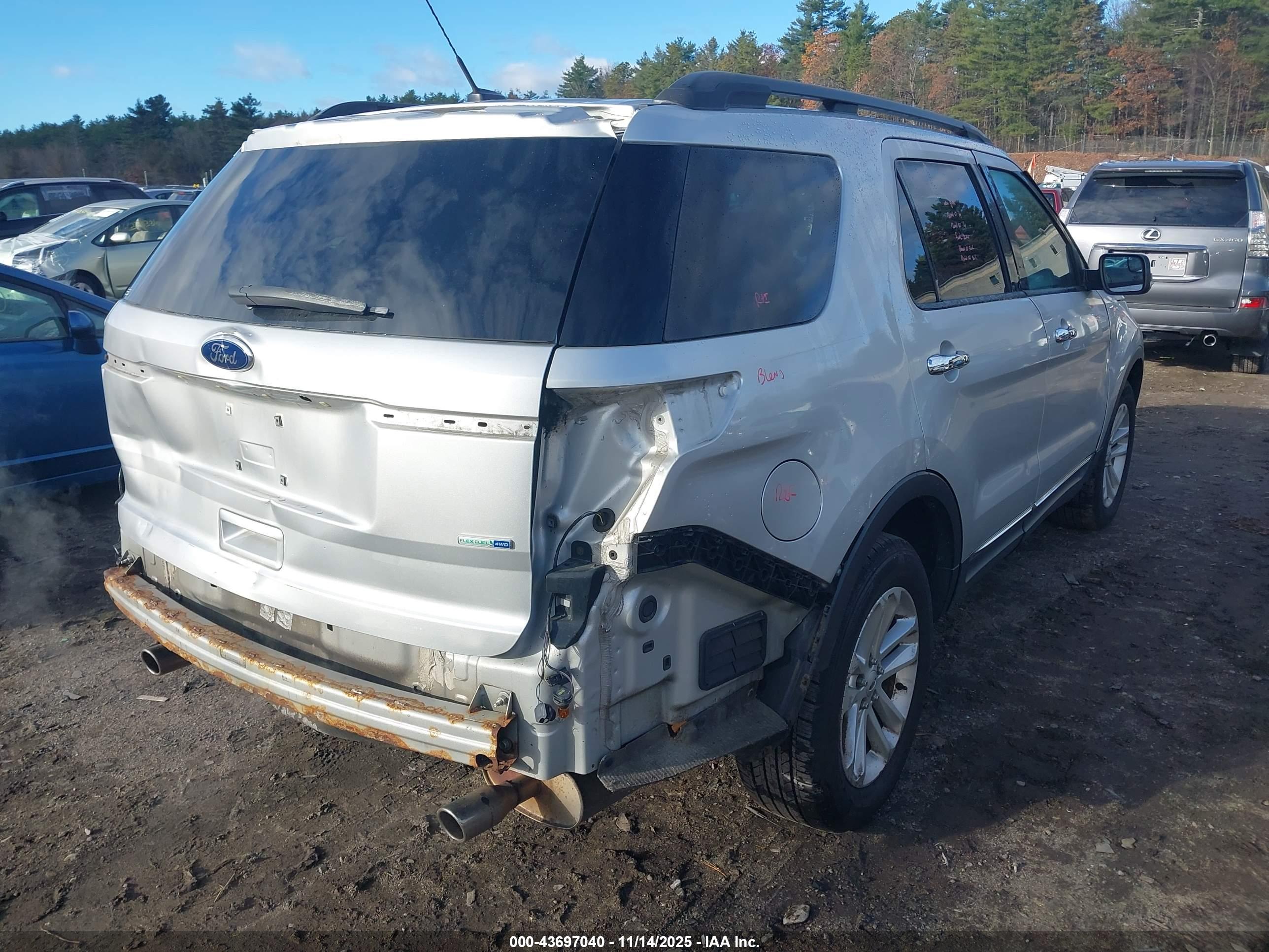 FORD EXPLORER image 4