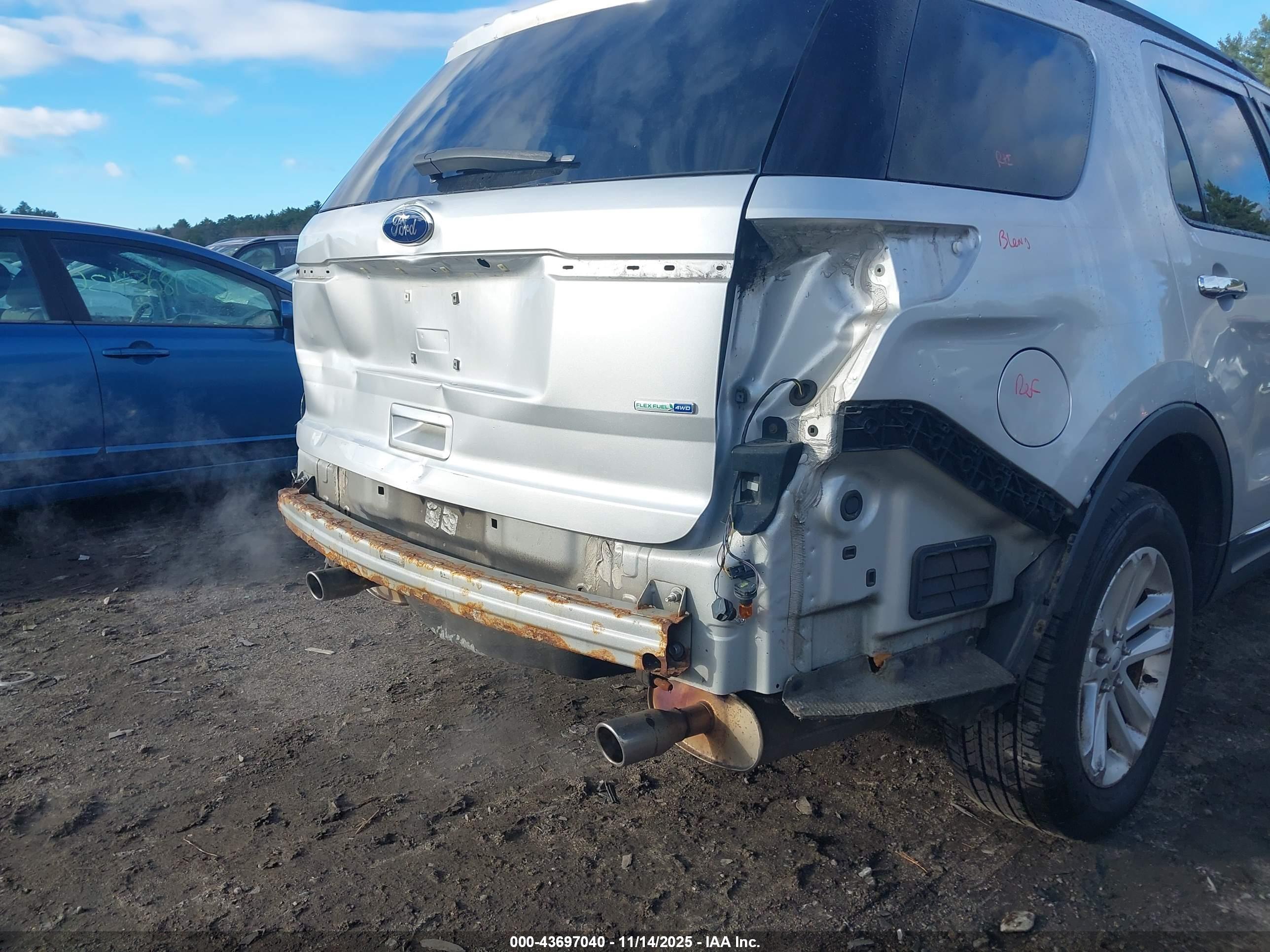 FORD EXPLORER image 6