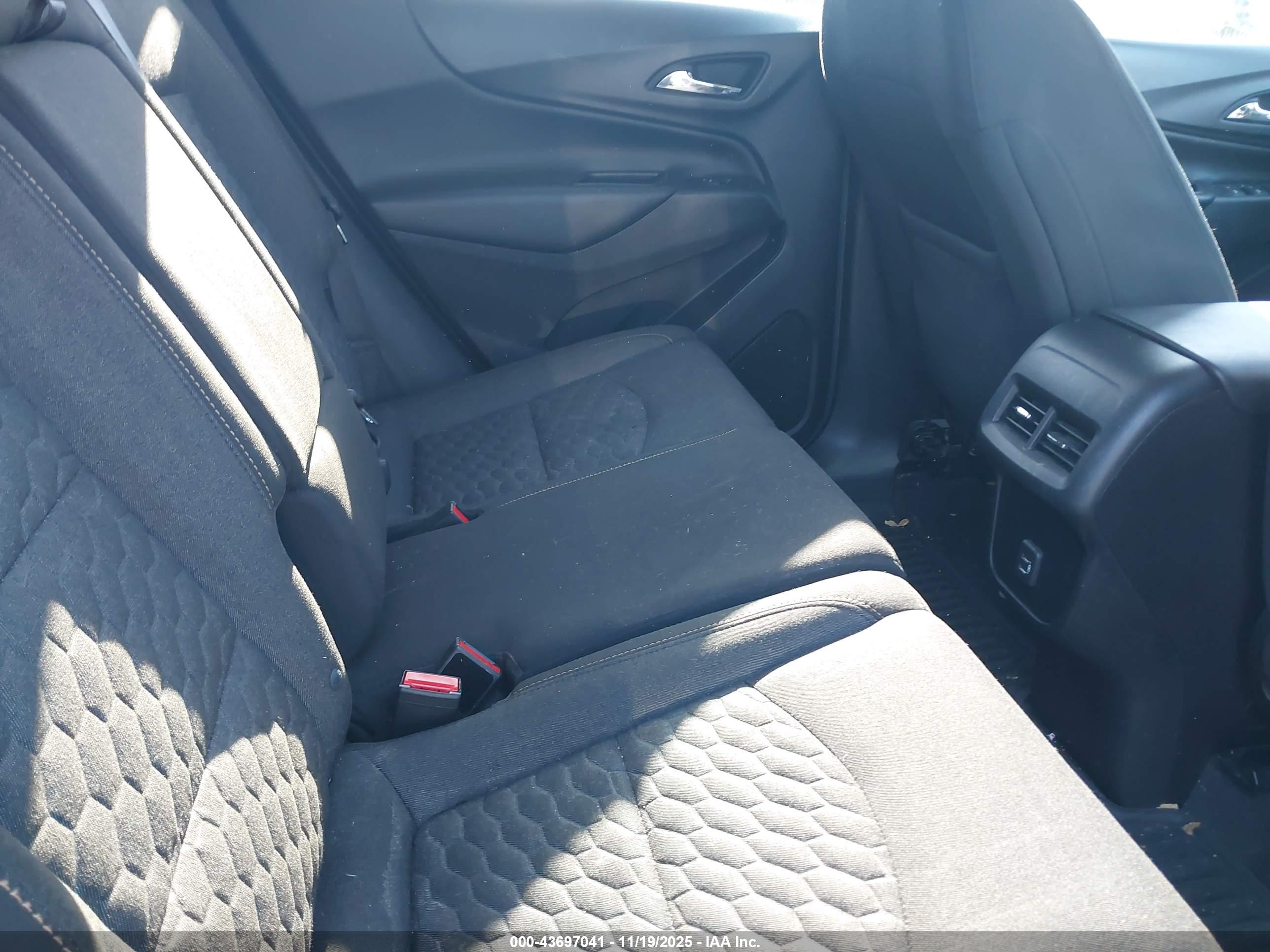 CHEVROLET EQUINOX image 8