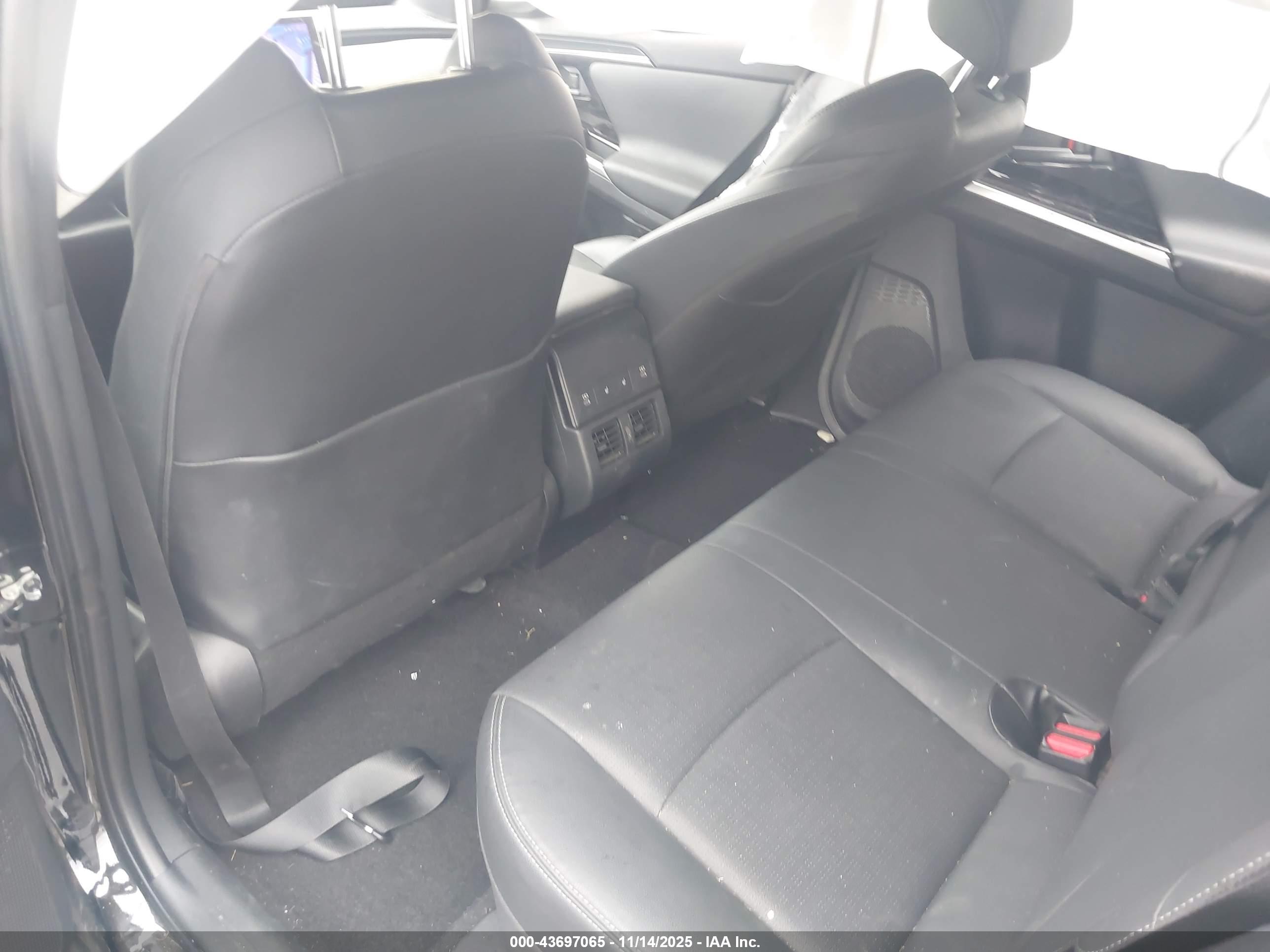 SUBARU SOLTERRA image 8