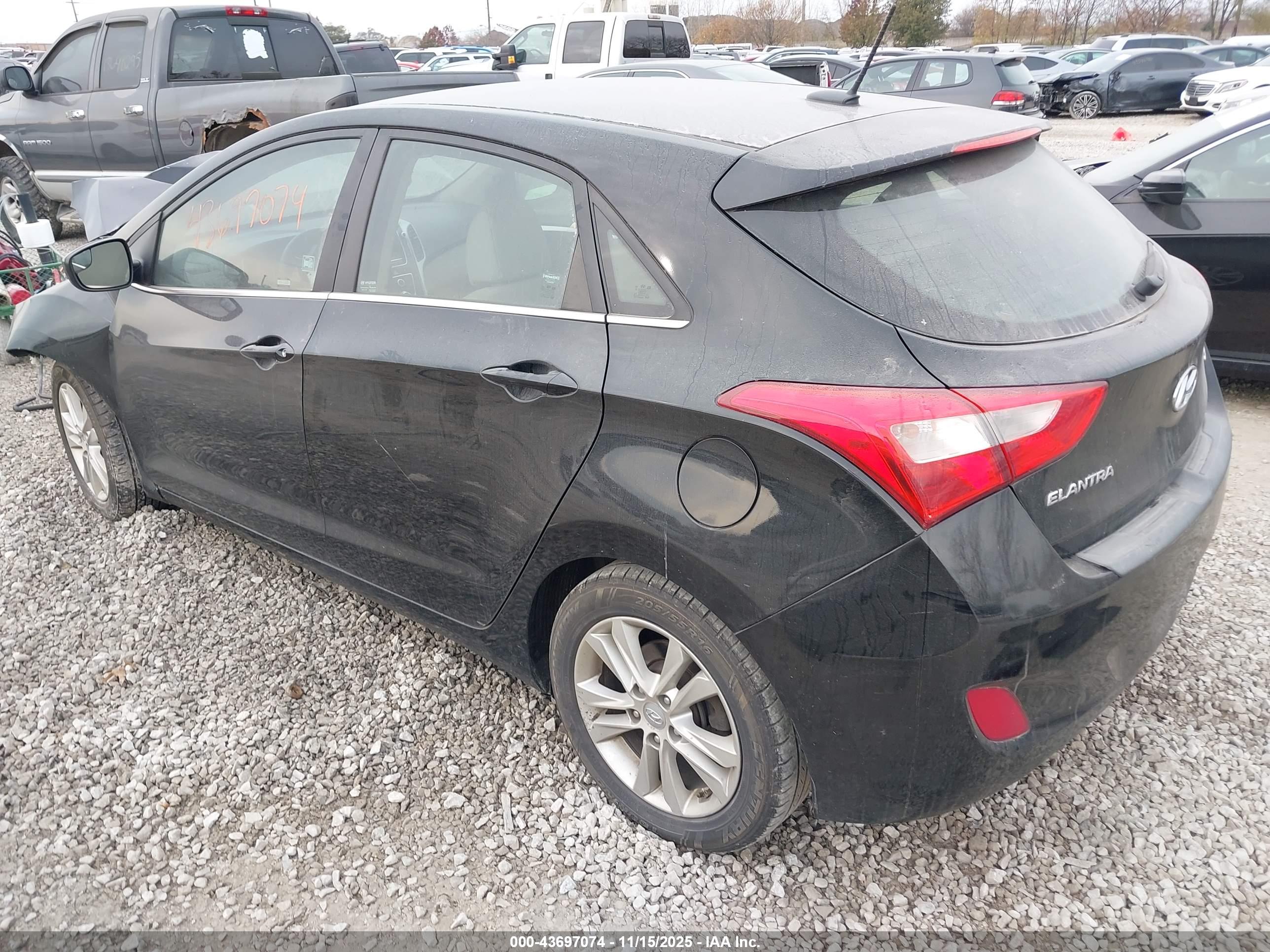 HYUNDAI ELANTRA image 3