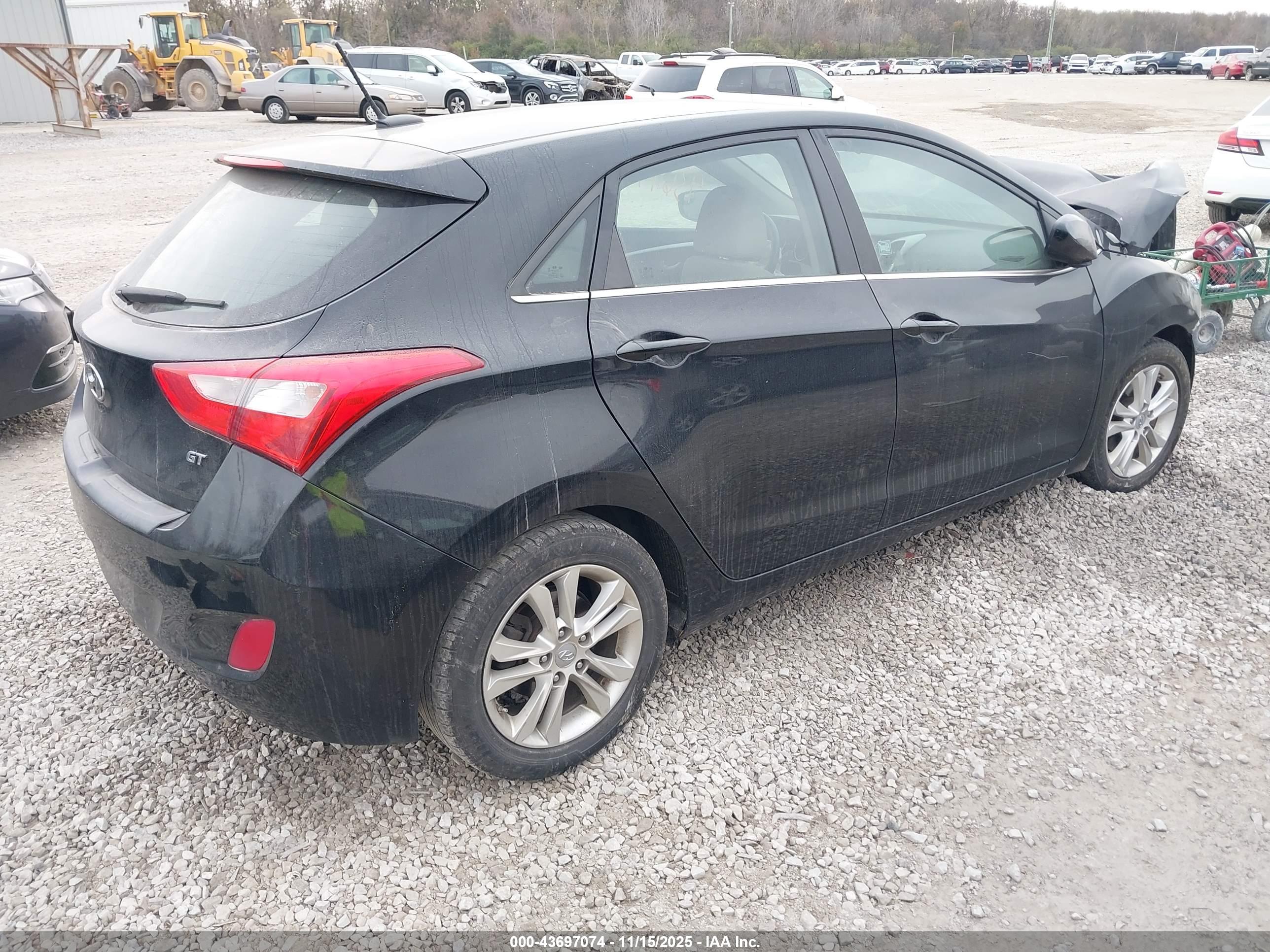 HYUNDAI ELANTRA image 4