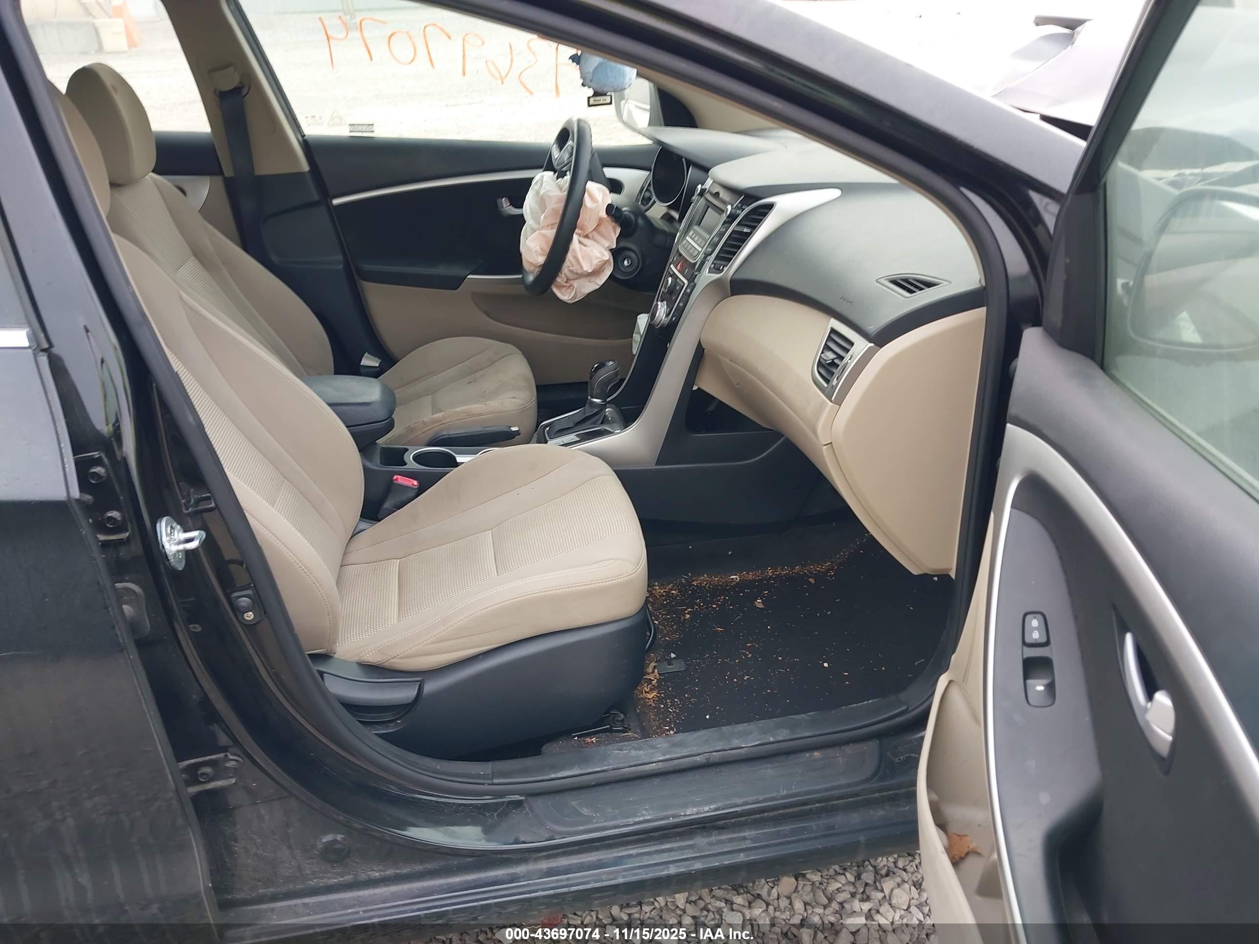 HYUNDAI ELANTRA image 5