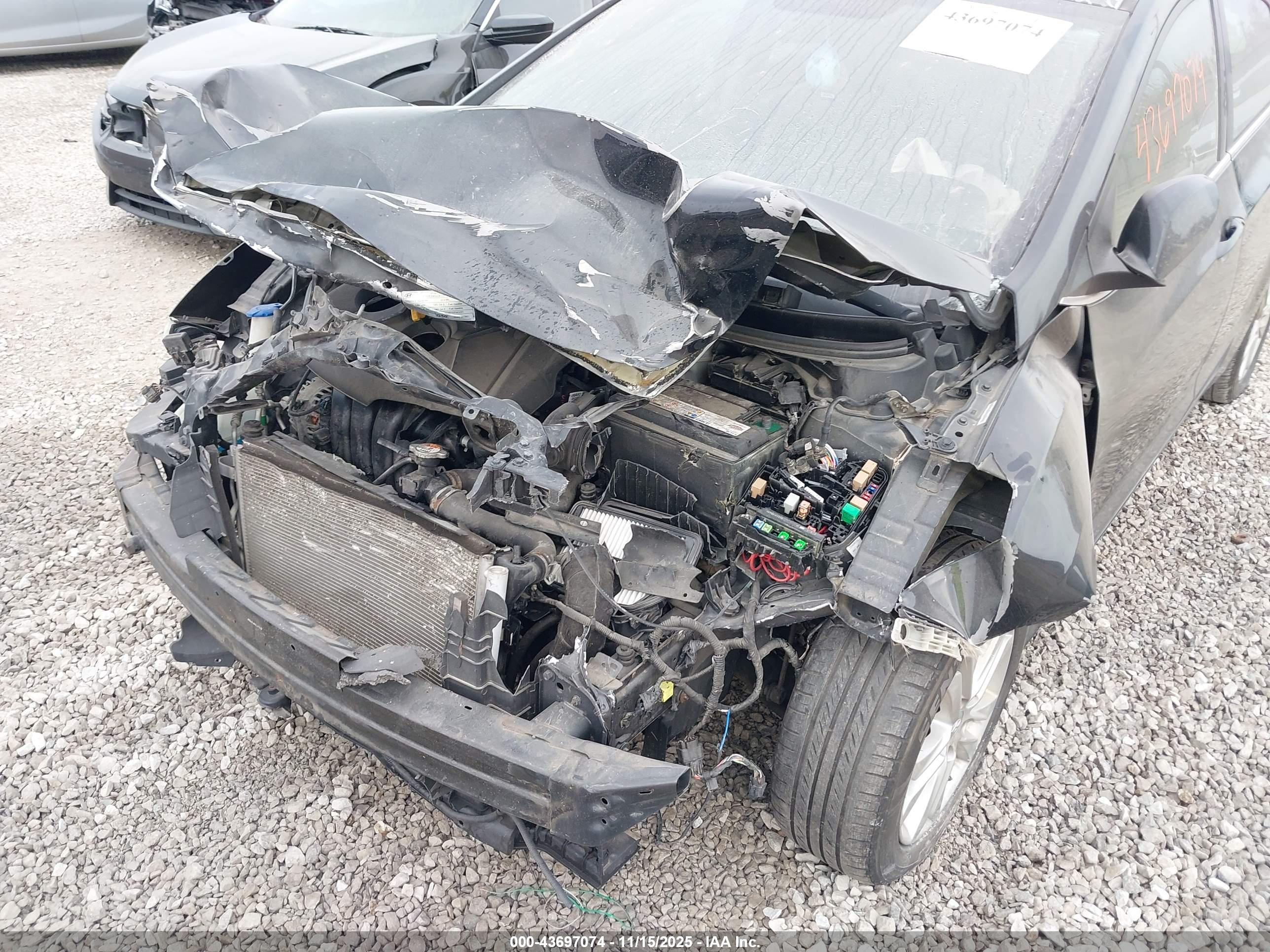 HYUNDAI ELANTRA image 6