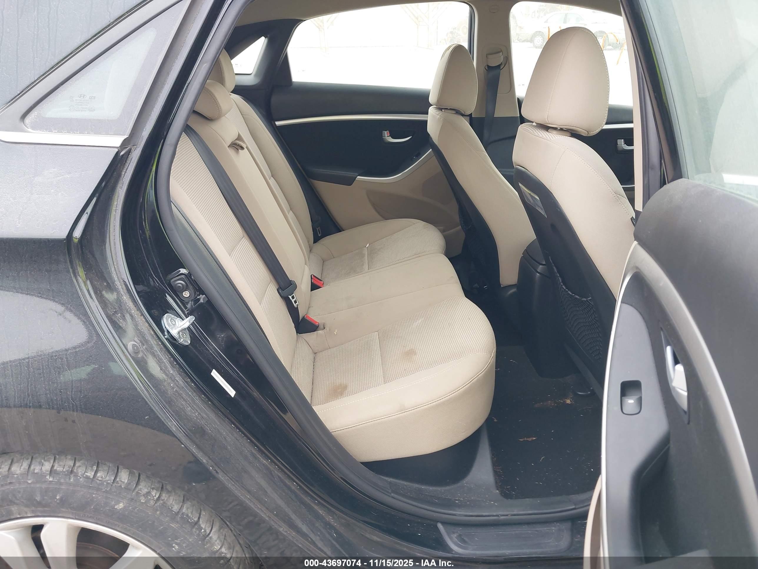 HYUNDAI ELANTRA image 8