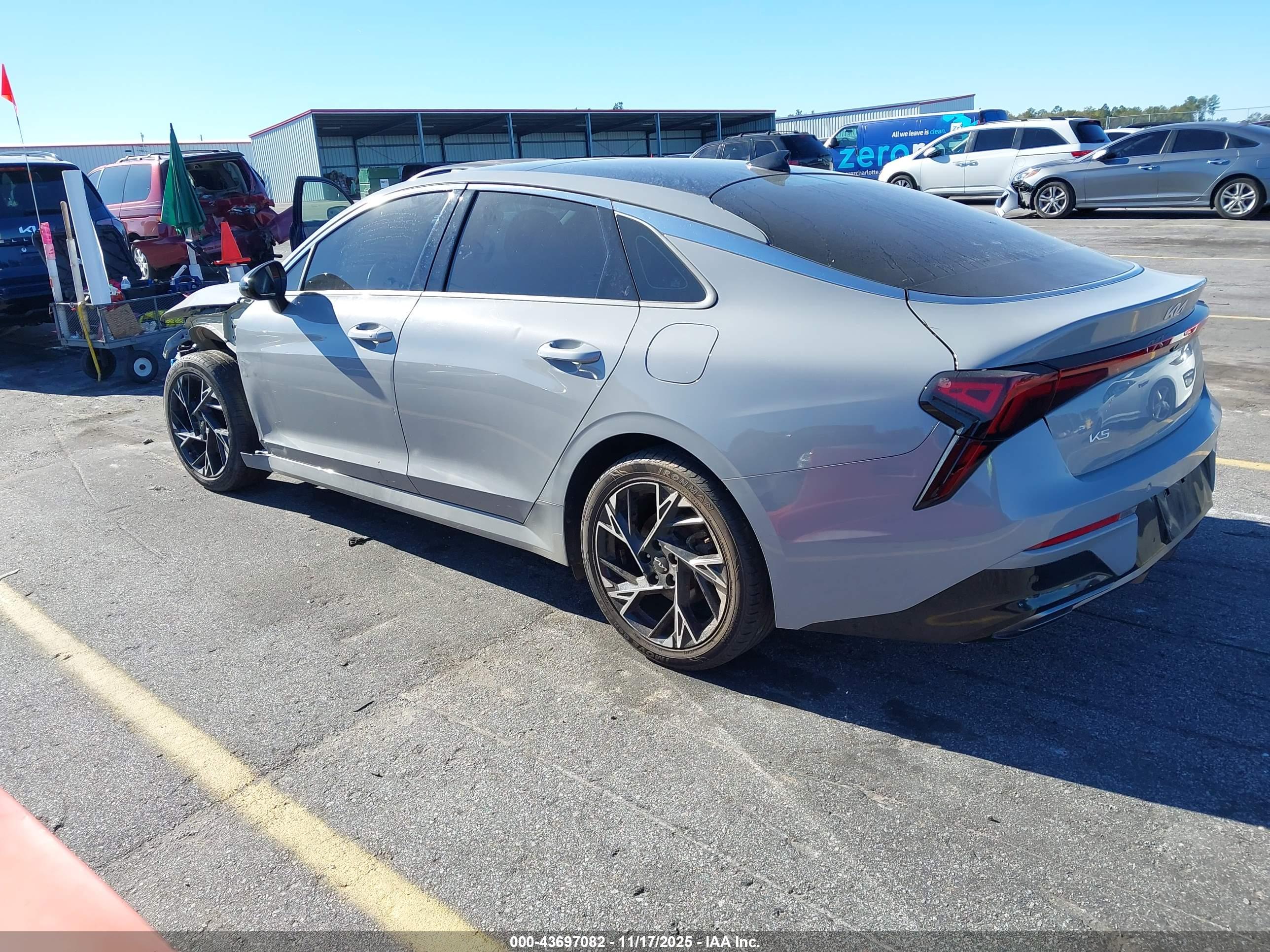 KIA K5 image 3