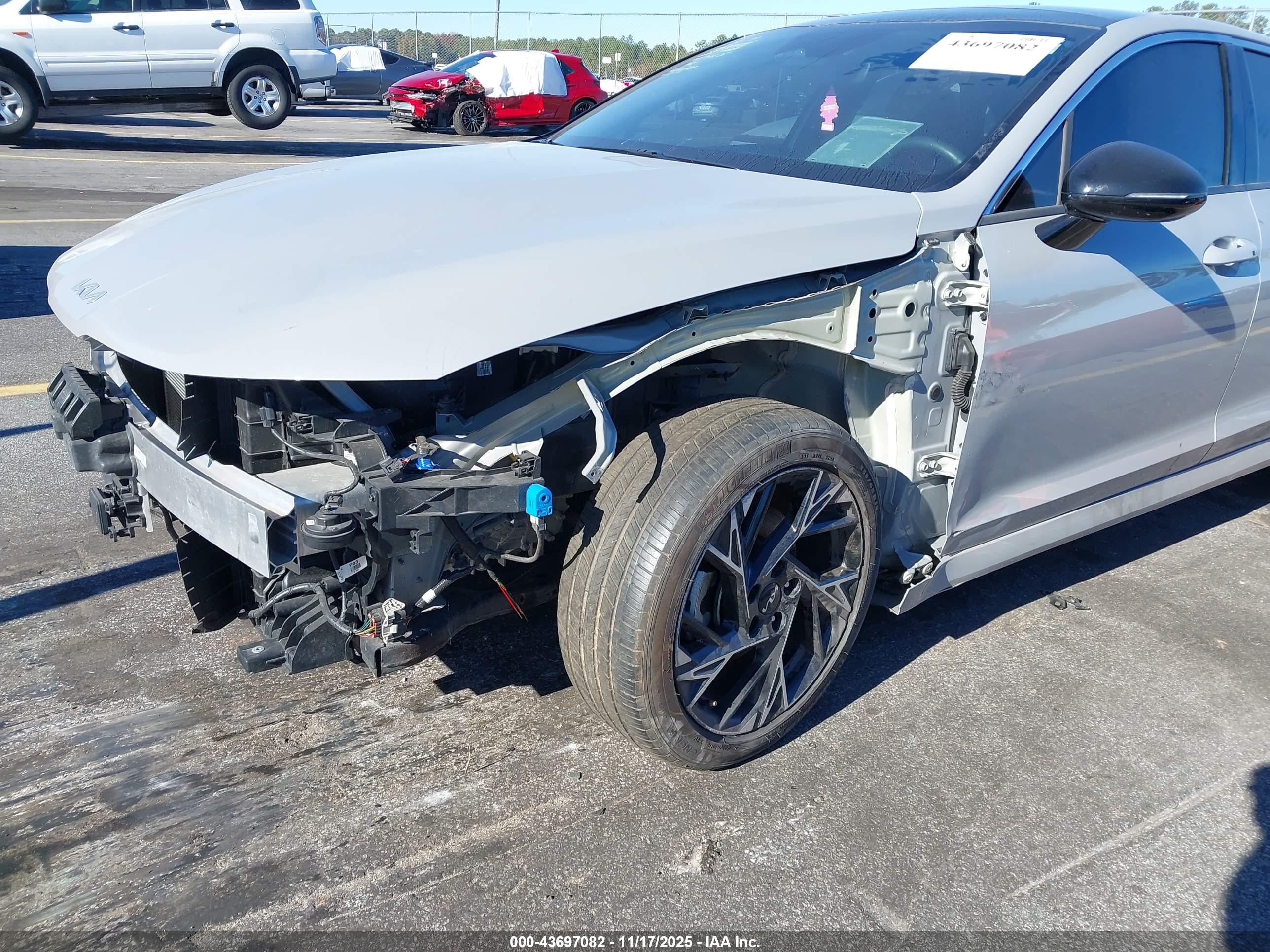 KIA K5 image 6