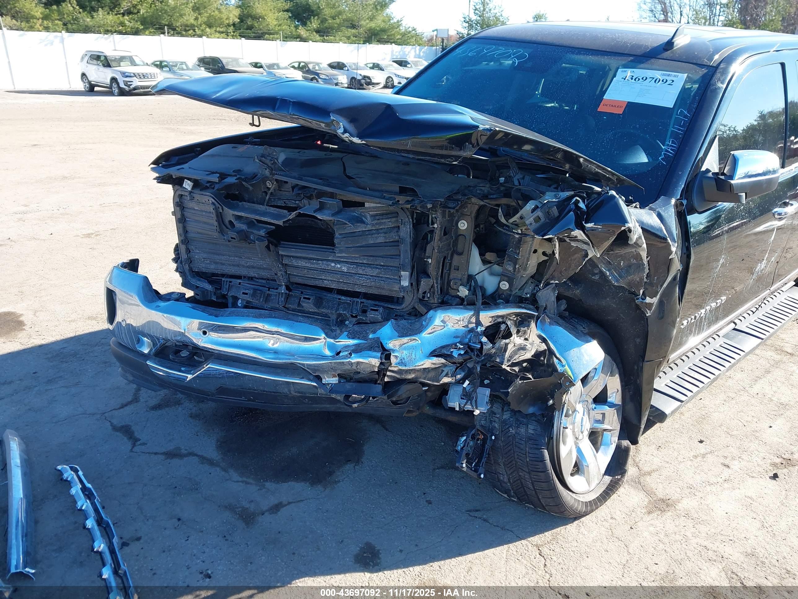 CHEVROLET SILVERADO image 6