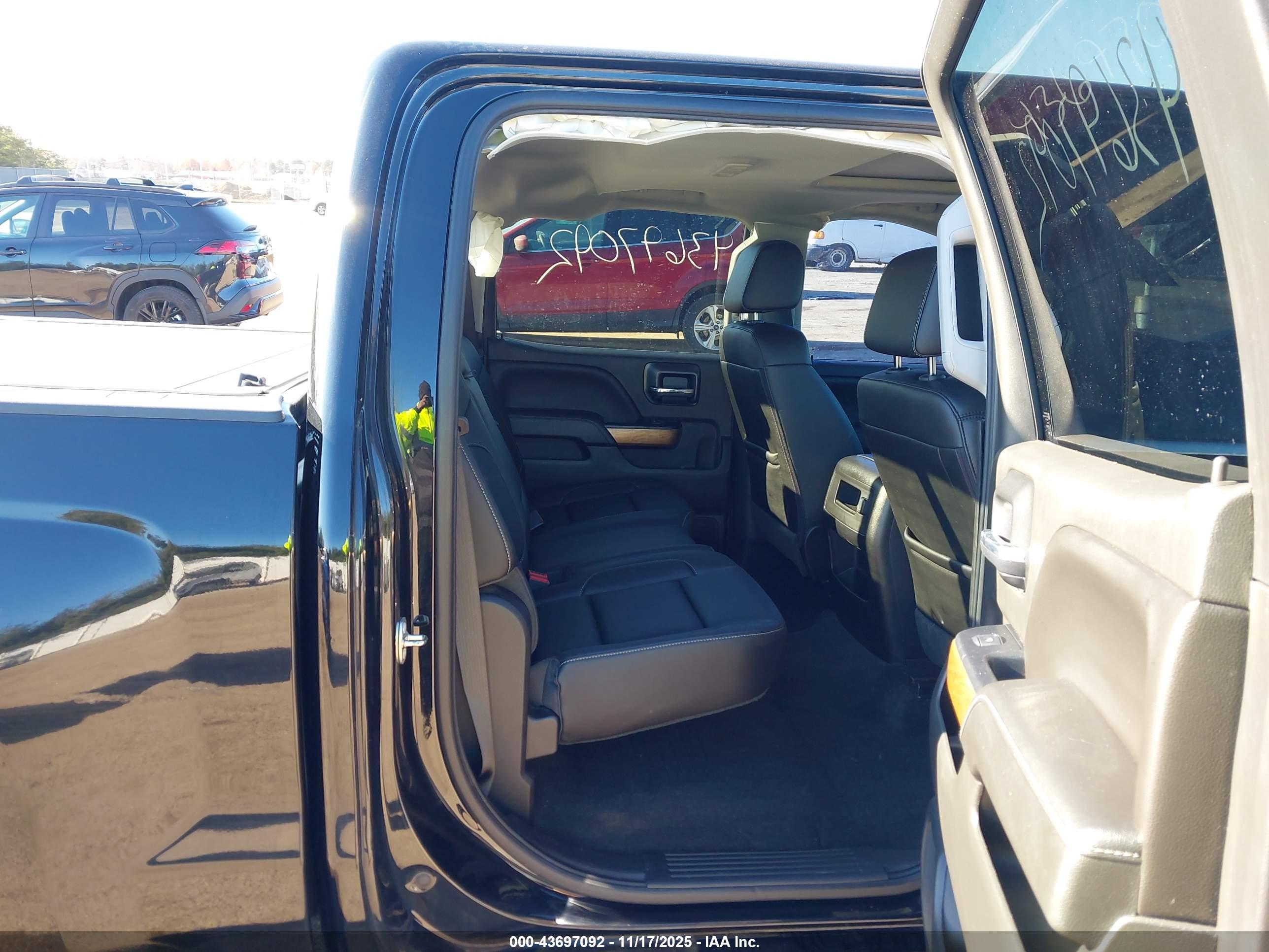 CHEVROLET SILVERADO image 8