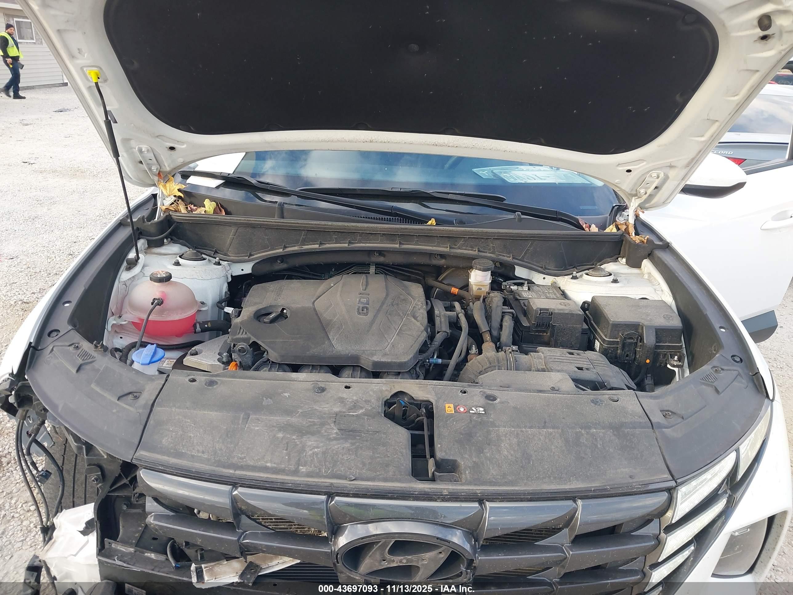 HYUNDAI TUCSON image 10