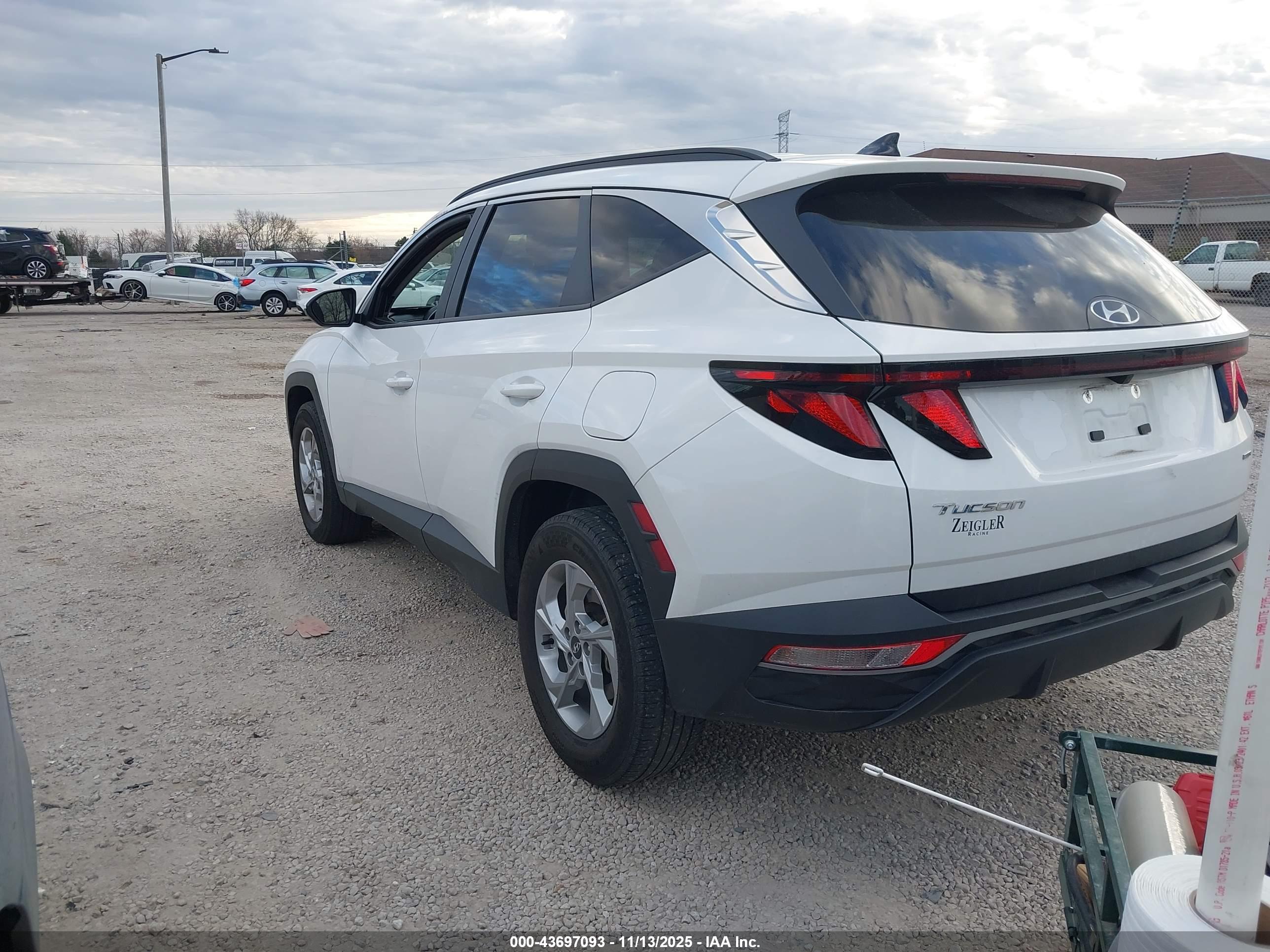 HYUNDAI TUCSON image 3