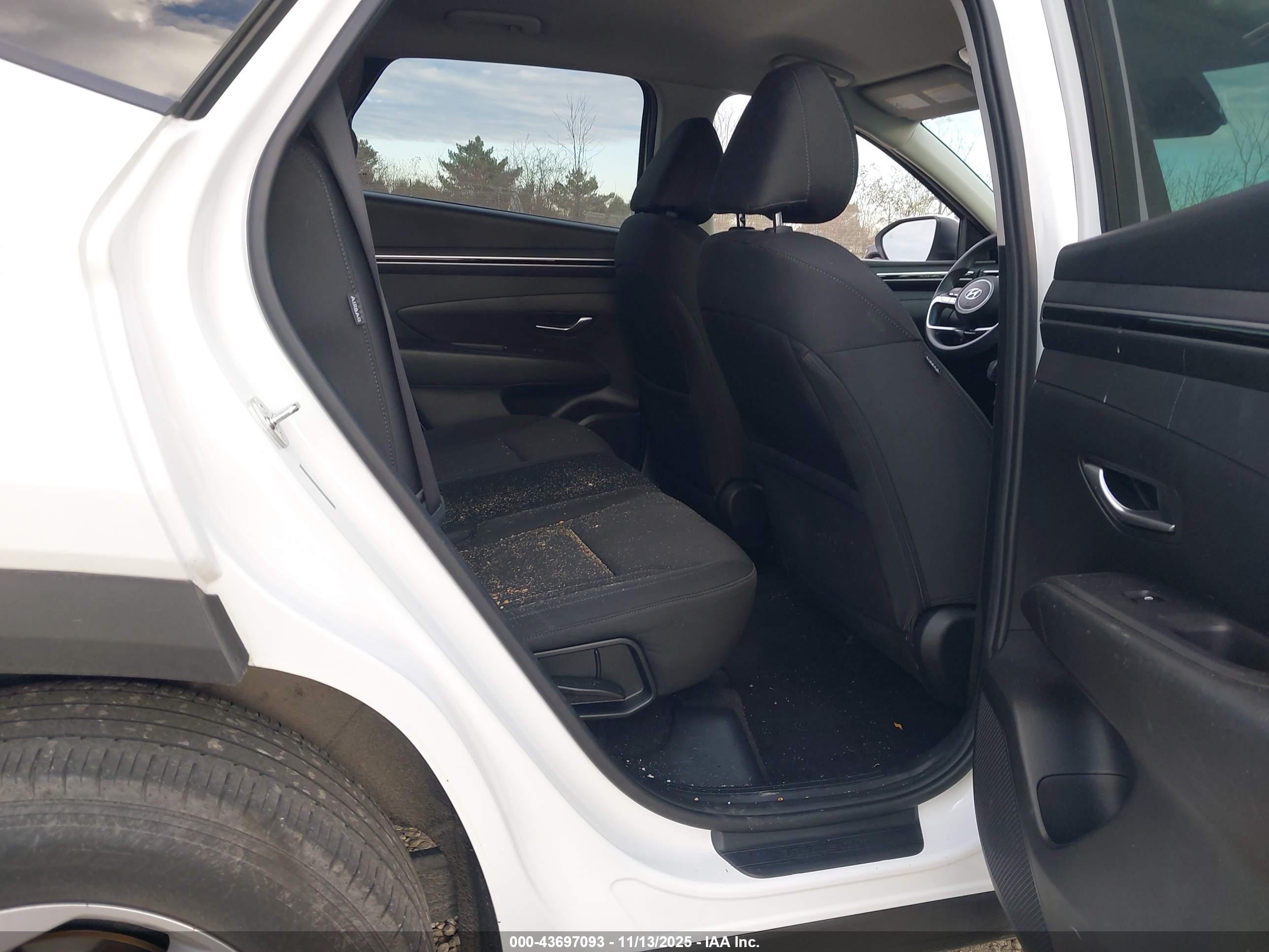 HYUNDAI TUCSON image 8