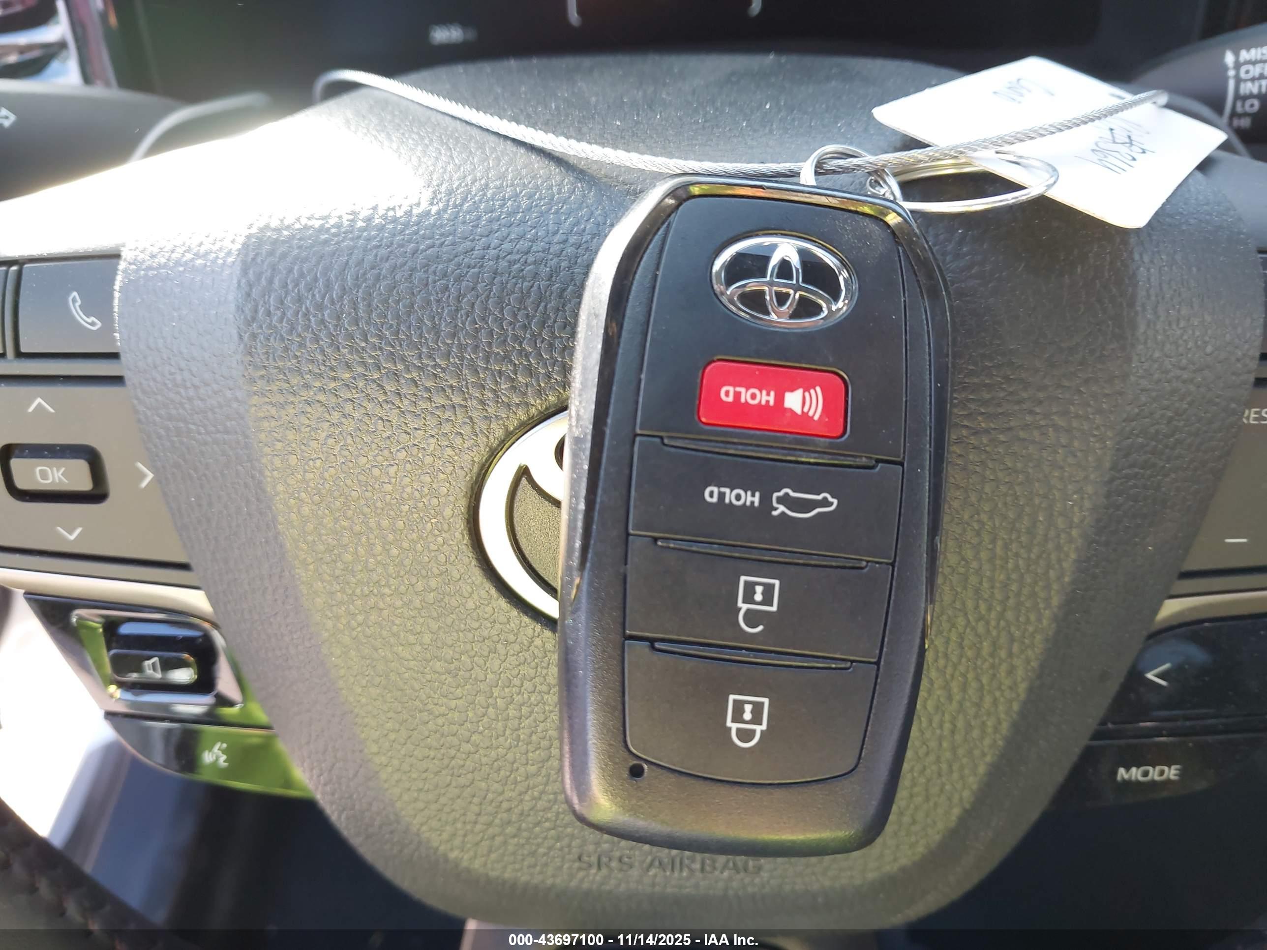 TOYOTA CAMRY image 11