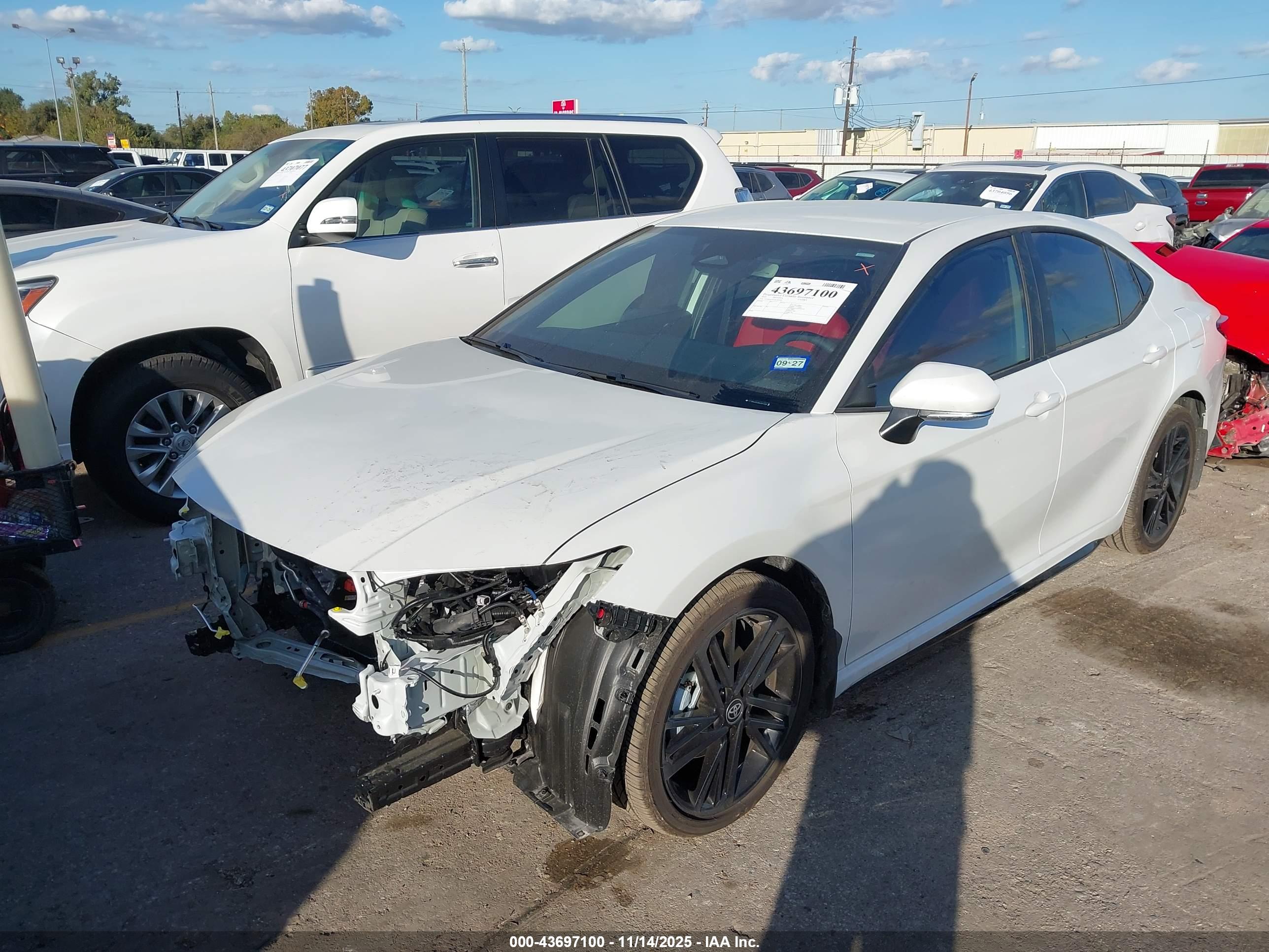 TOYOTA CAMRY image 2