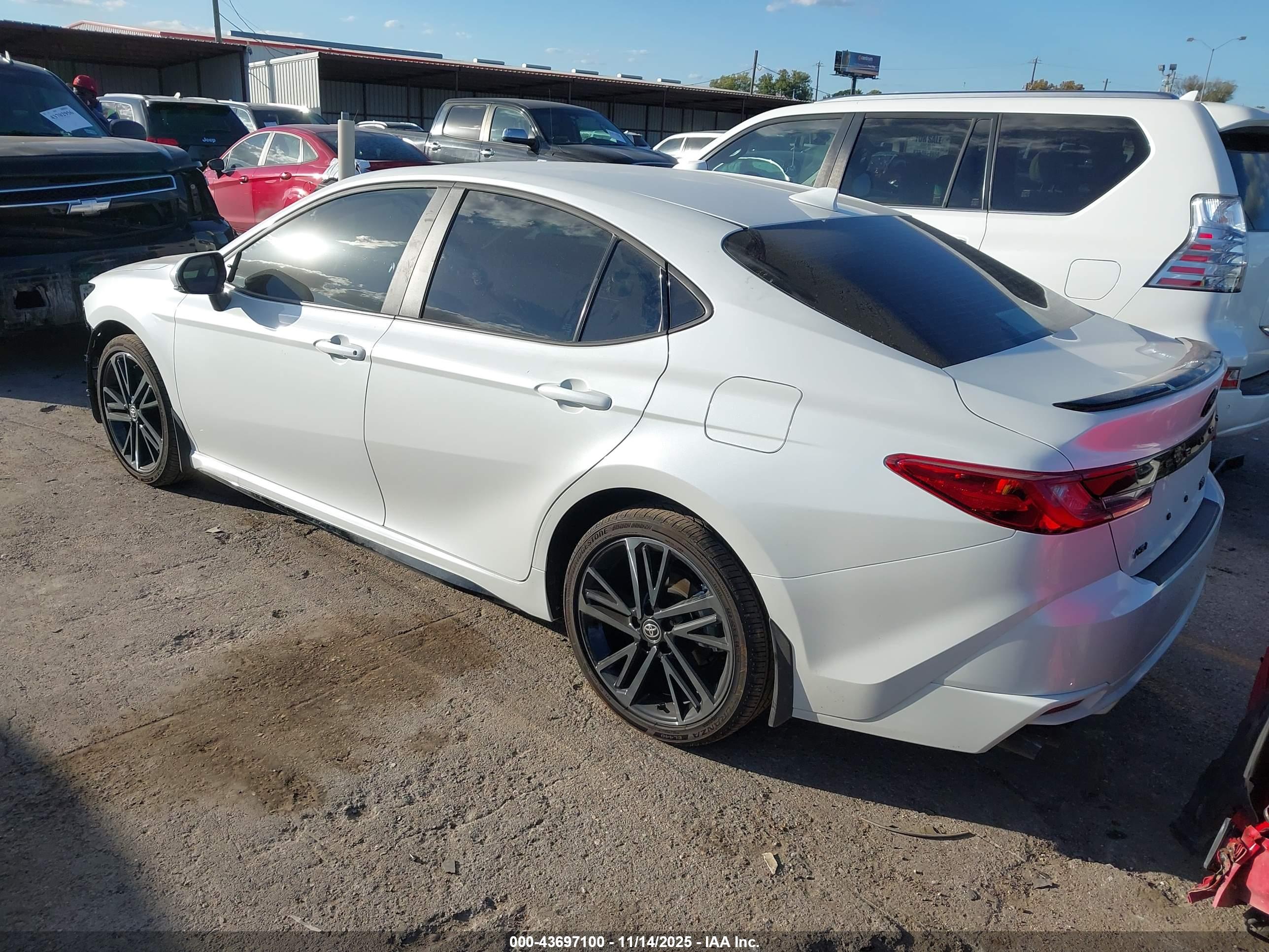 TOYOTA CAMRY image 3