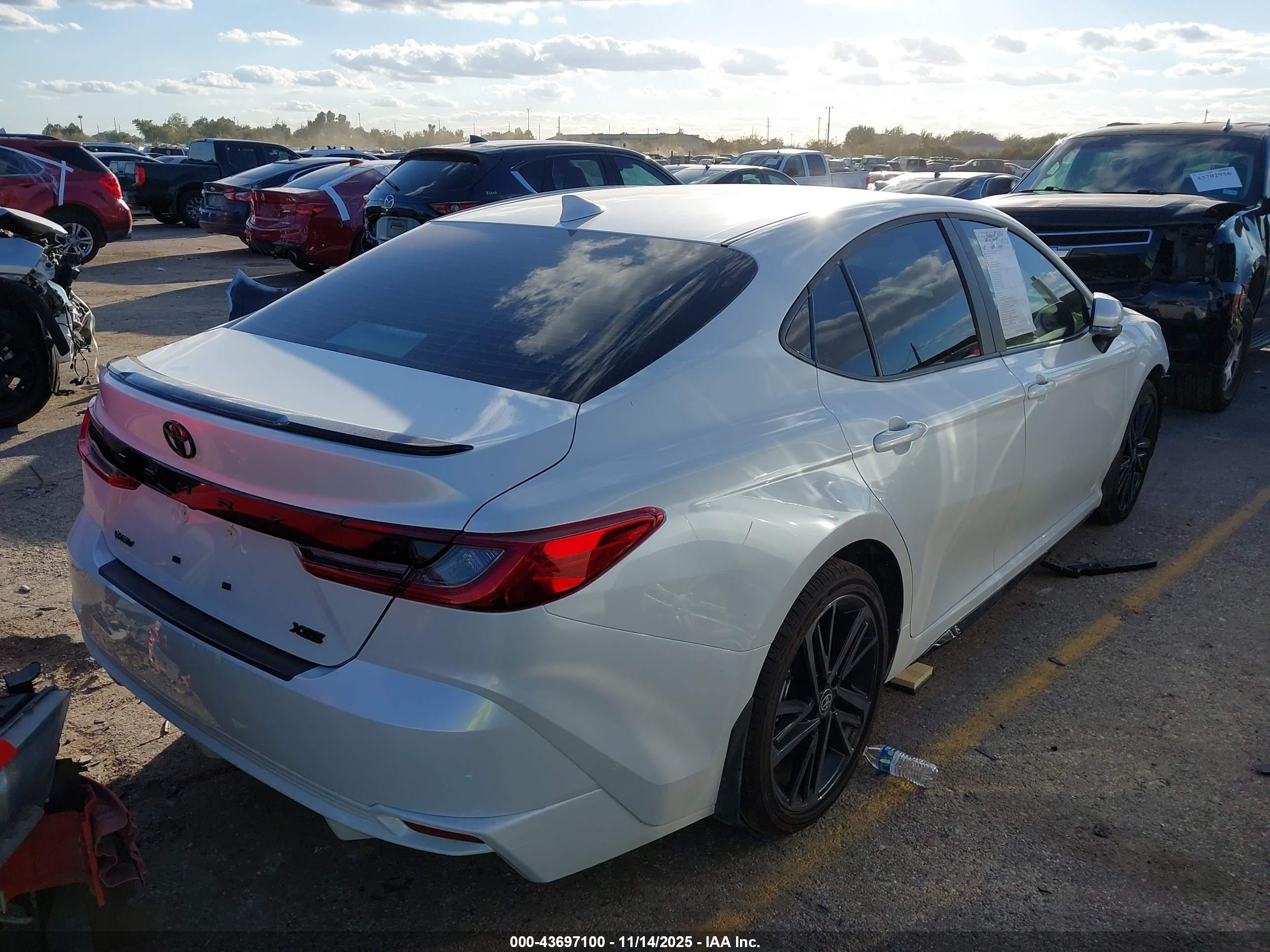 TOYOTA CAMRY image 4