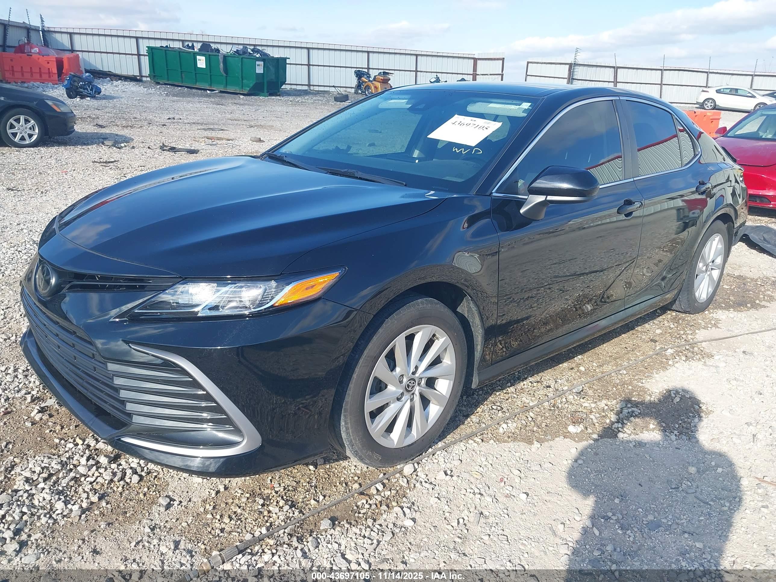 TOYOTA CAMRY image 2
