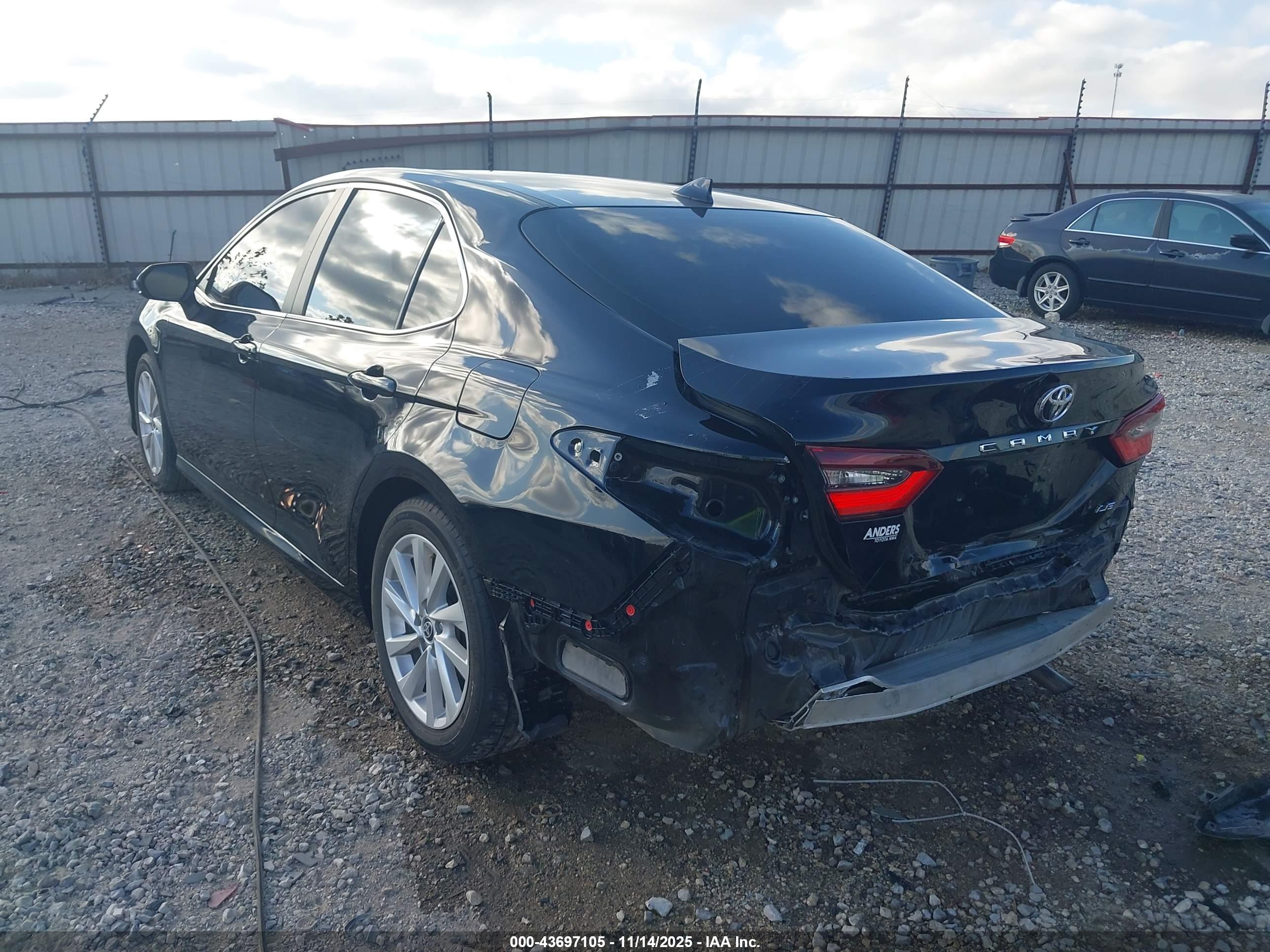 TOYOTA CAMRY image 3