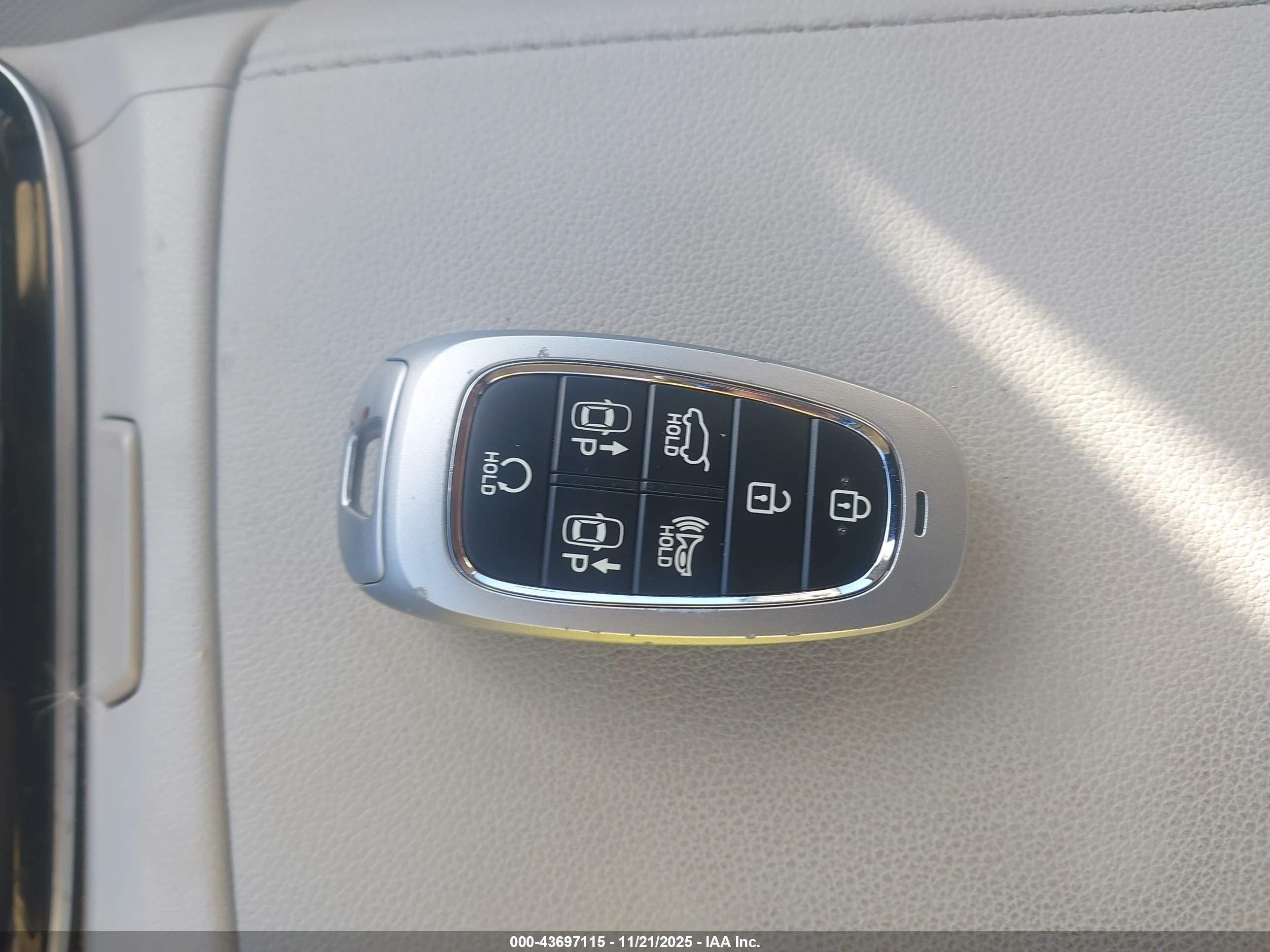 HYUNDAI TUCSON image 11