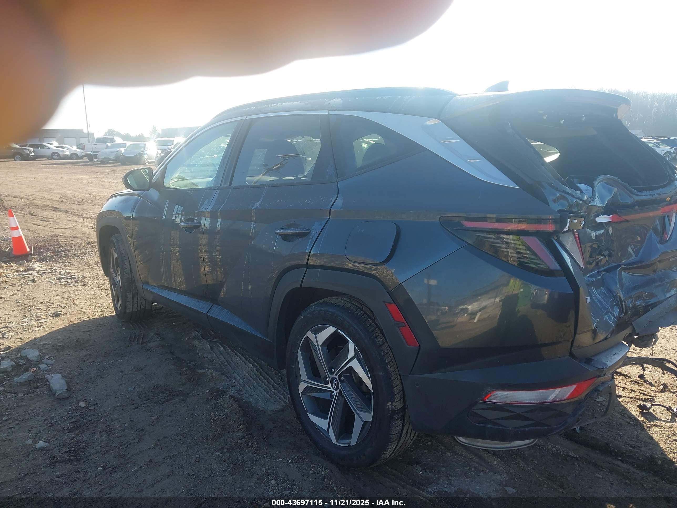 HYUNDAI TUCSON image 3