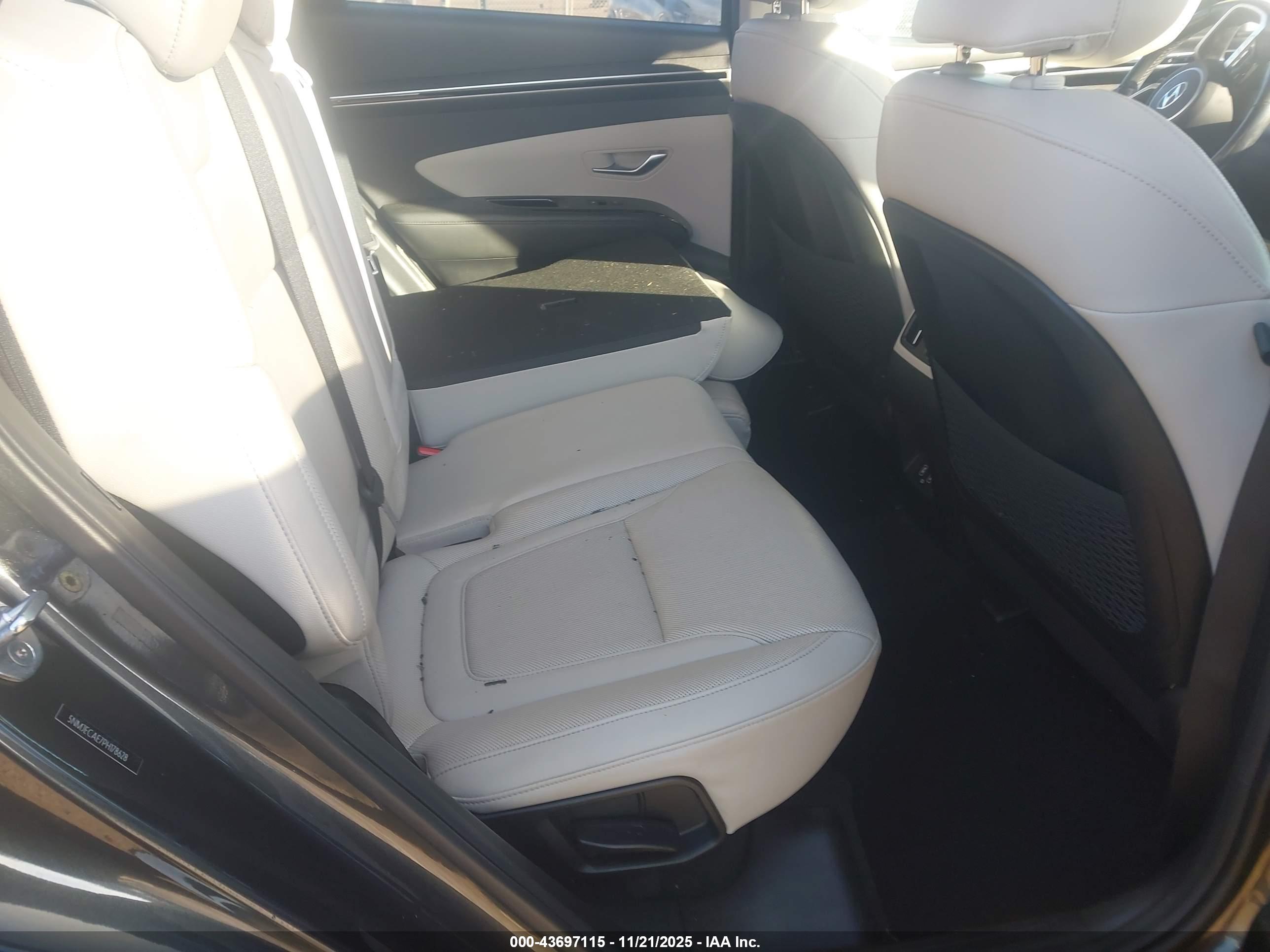 HYUNDAI TUCSON image 8