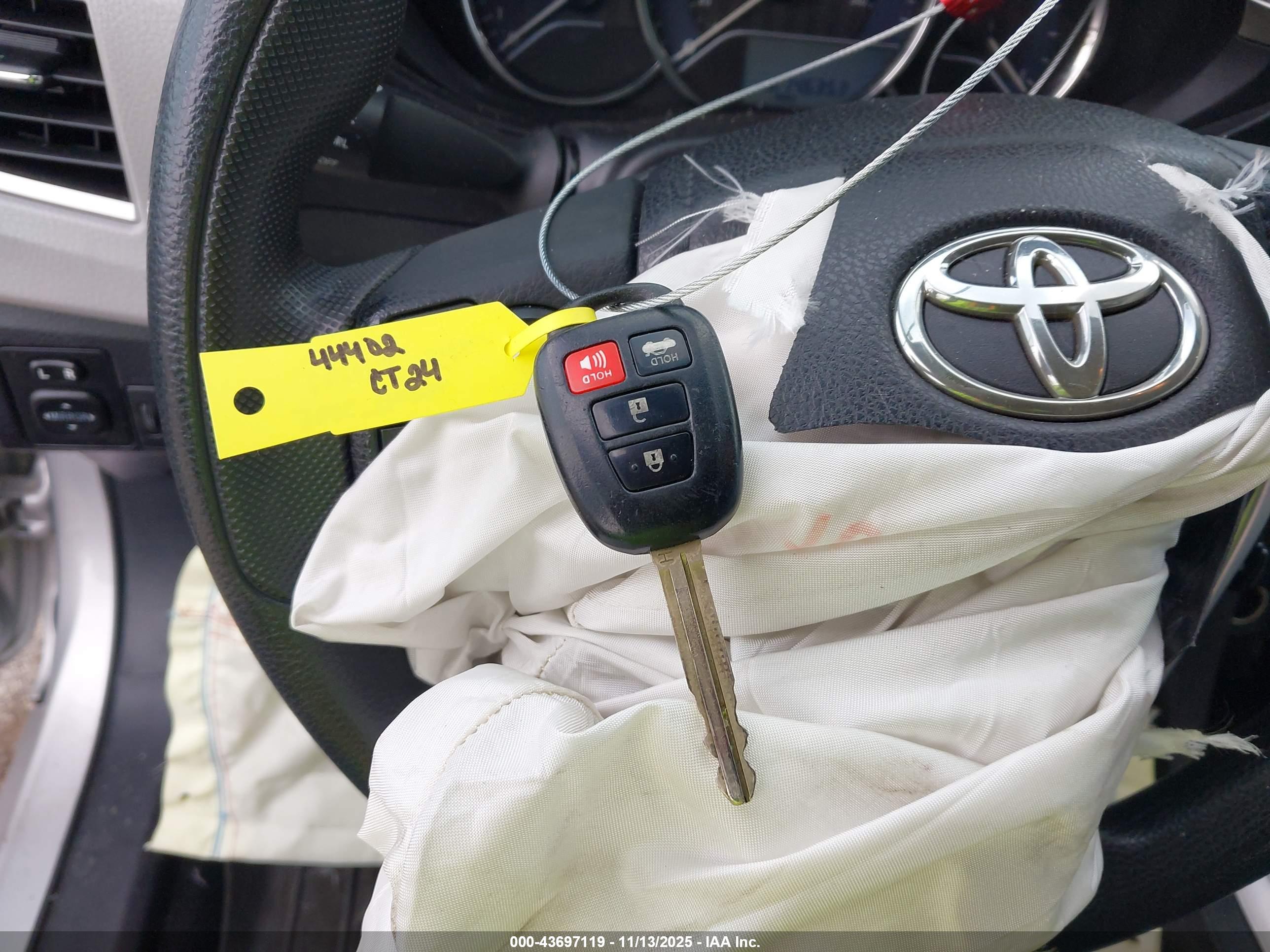 TOYOTA COROLLA image 11