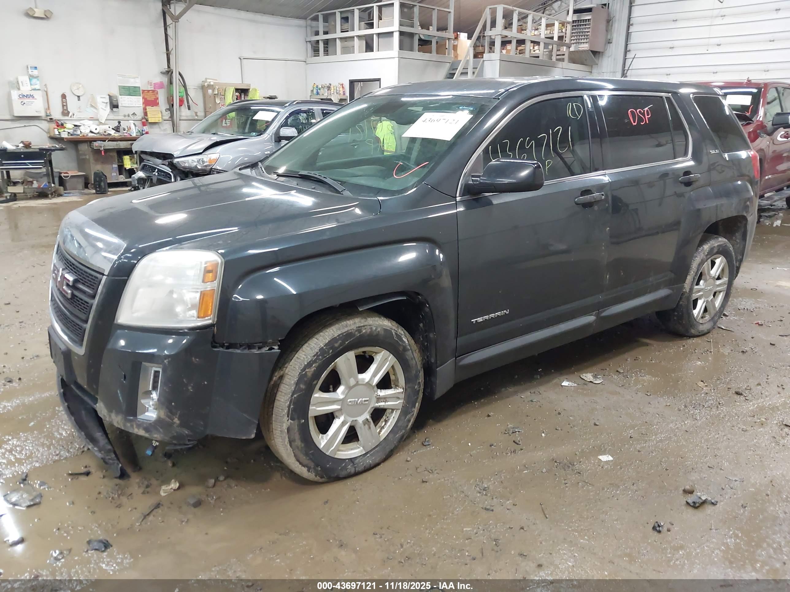 GMC TERRAIN image 2