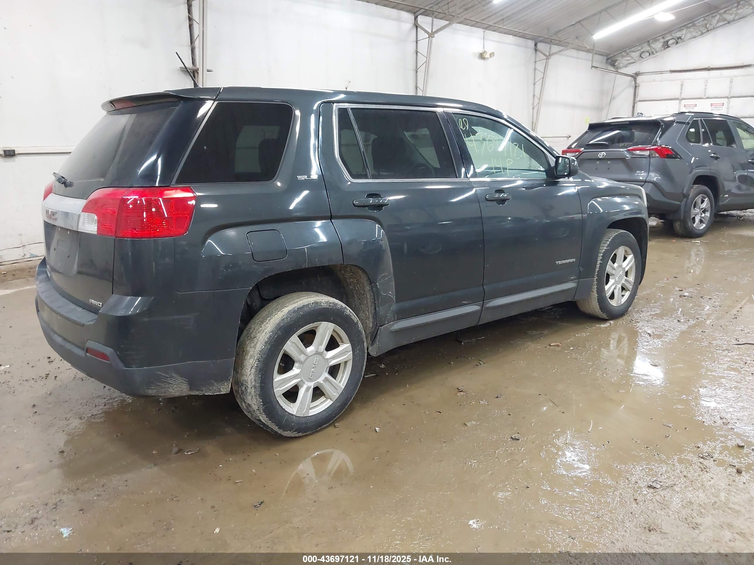 GMC TERRAIN image 4