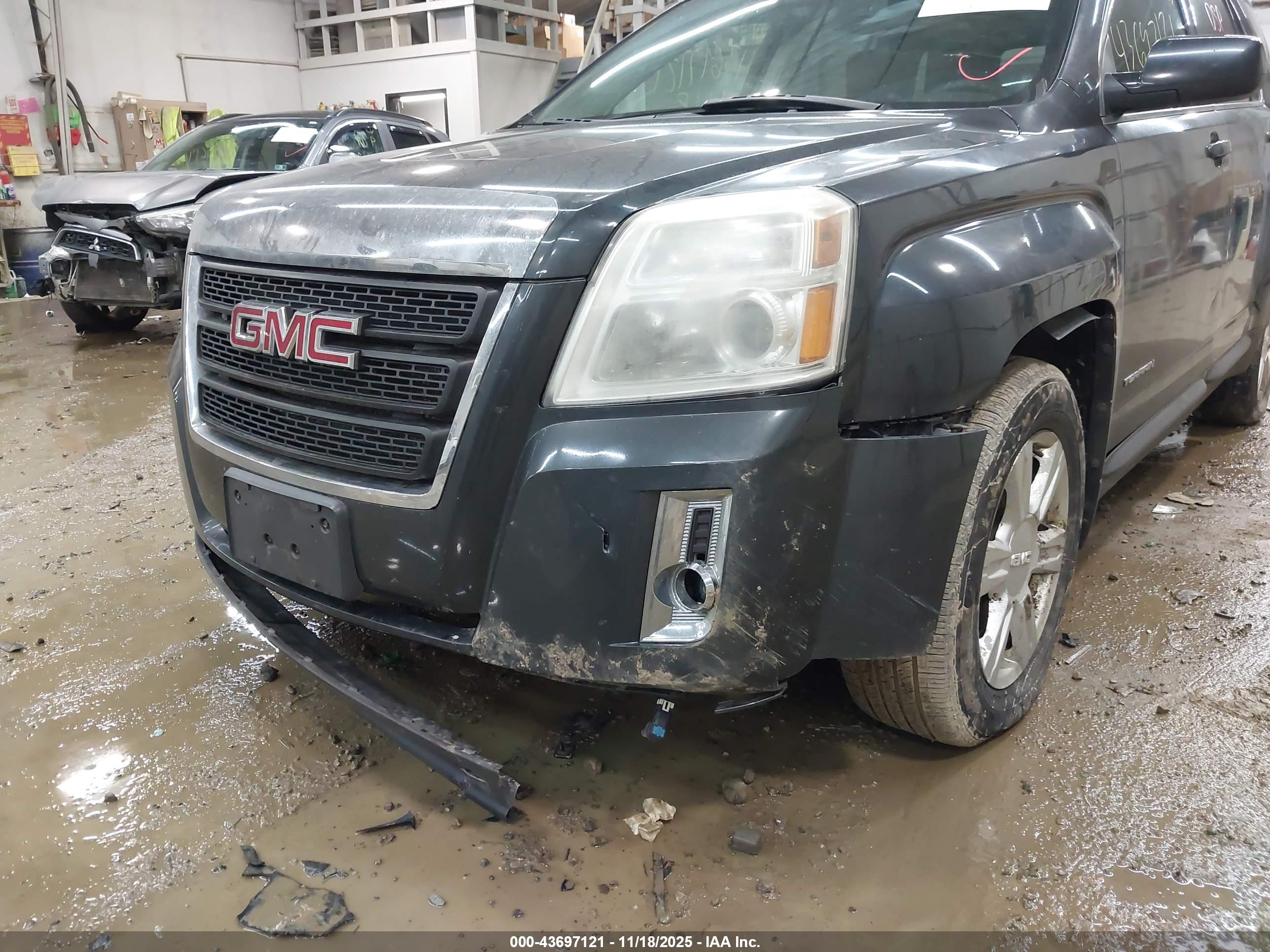GMC TERRAIN image 6